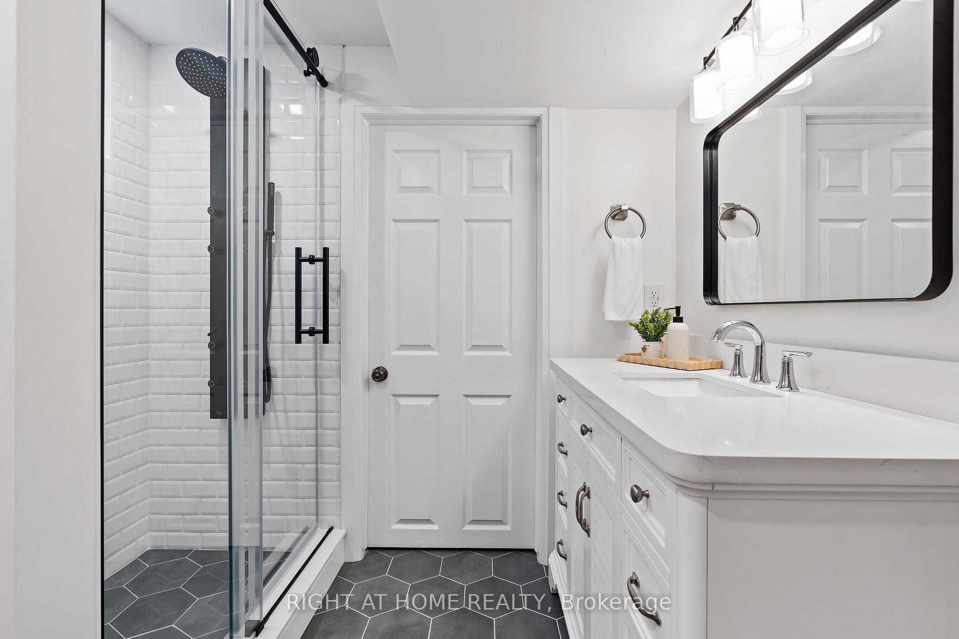 Photo 31 of 250 Linwood Crescent, Burlington, Appleby — HOMEH