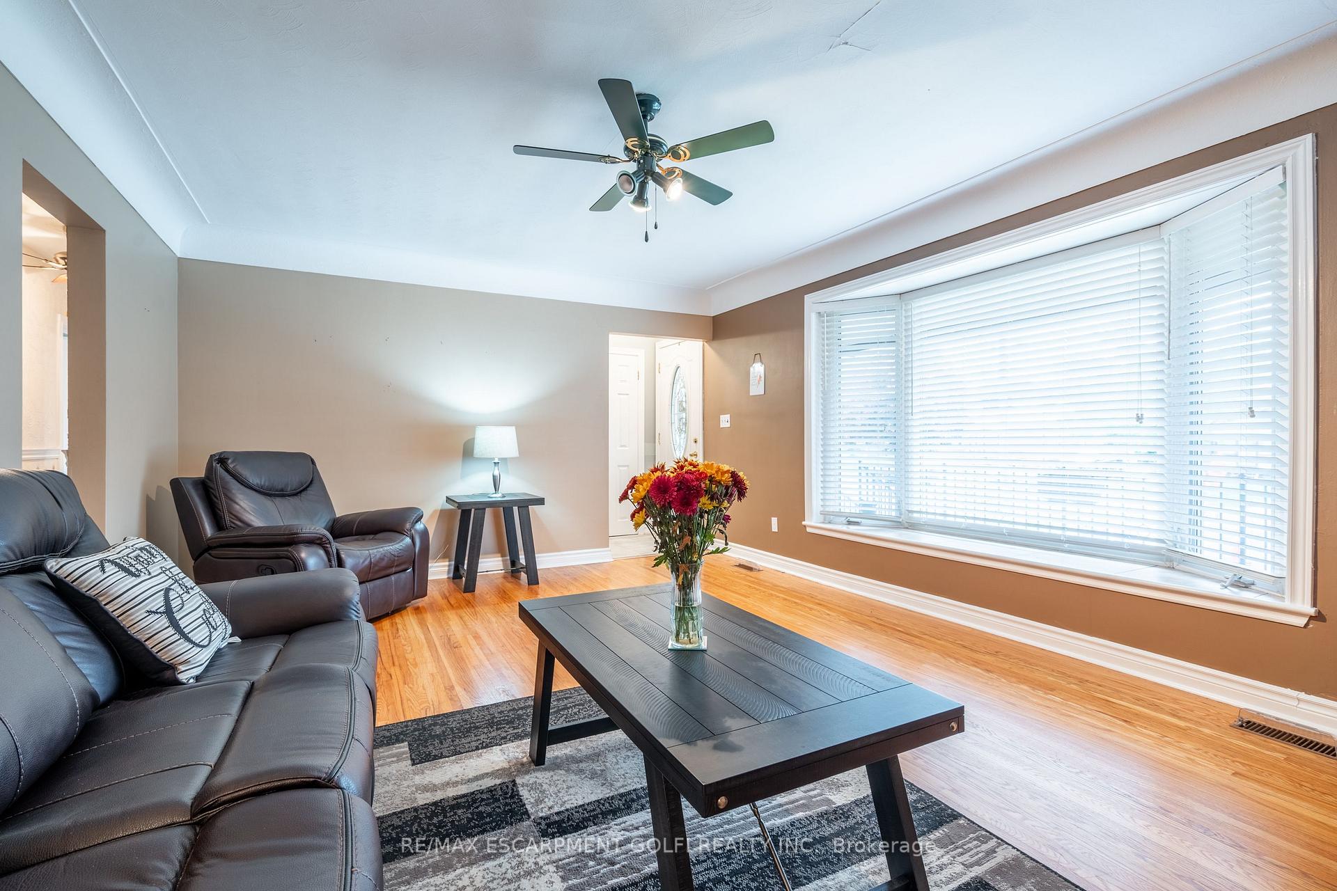 Photo 2 of 737 Upper Ottawa Street, Hamilton, Hampton Heights — HOMEH