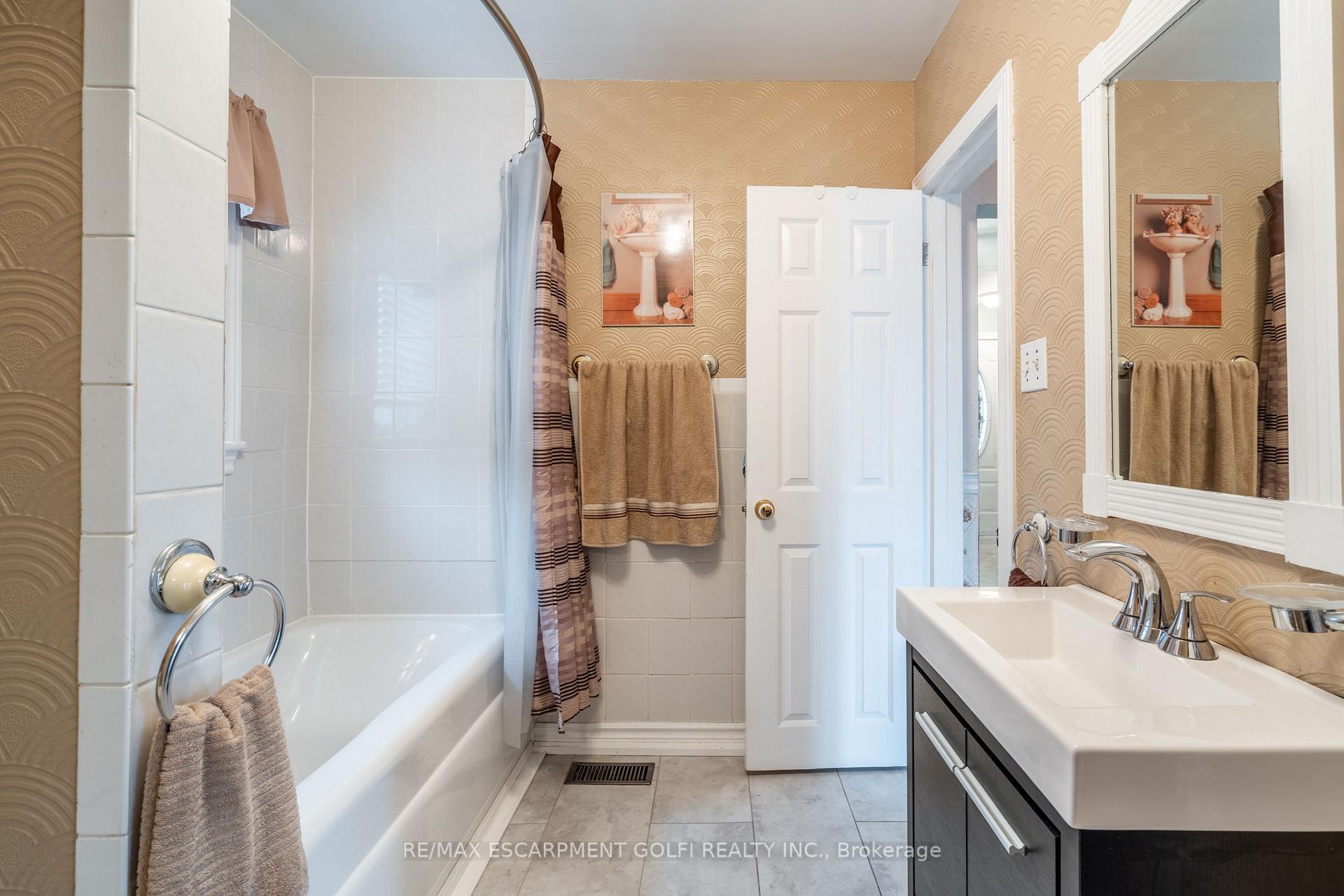 Photo 13 of 737 Upper Ottawa Street, Hamilton, Hampton Heights — HOMEH