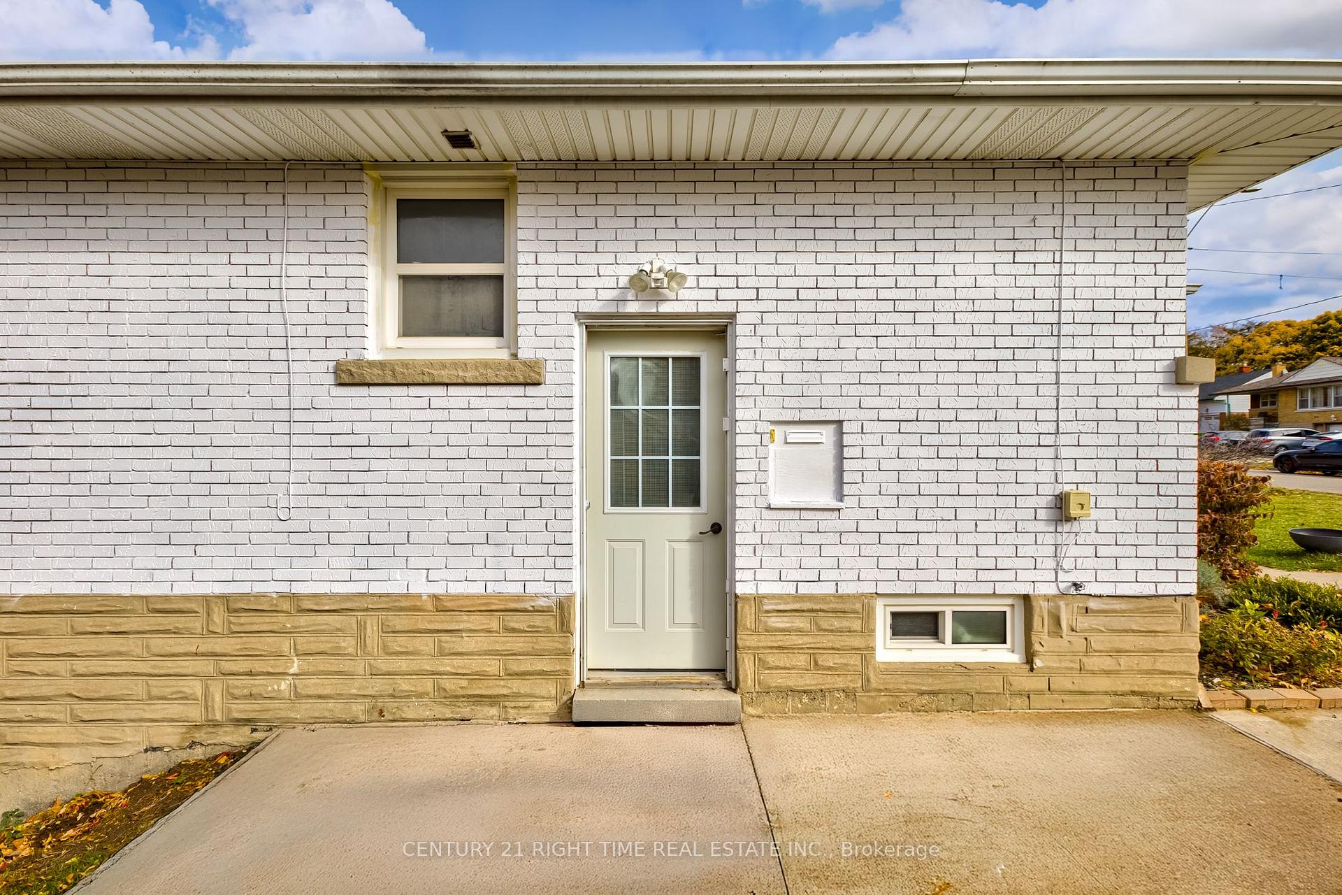 Photo 9 of 978 Winterhalt Avenue, Cambridge — HOMEH
