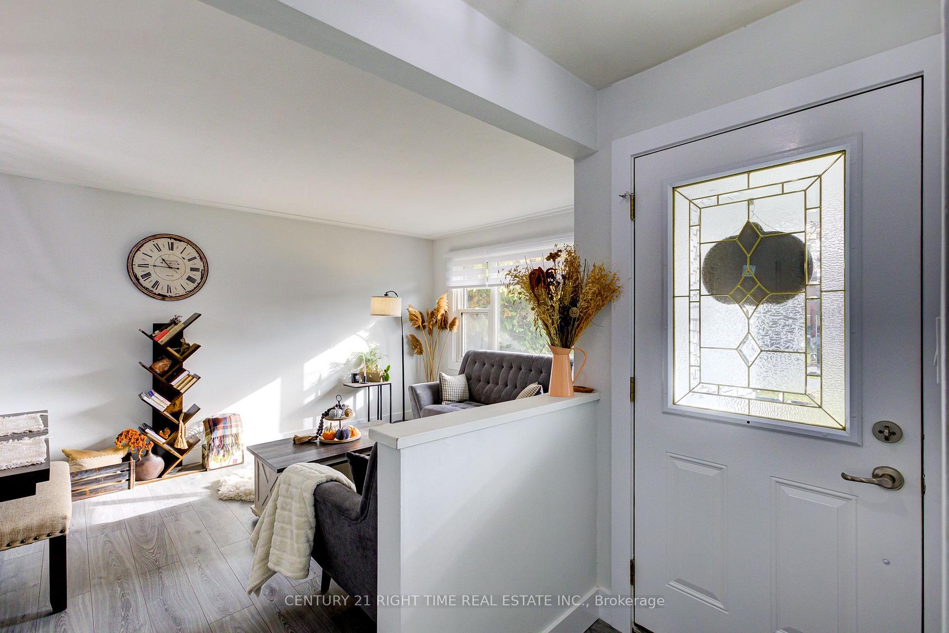 Photo 3 of 978 Winterhalt Avenue, Cambridge — HOMEH