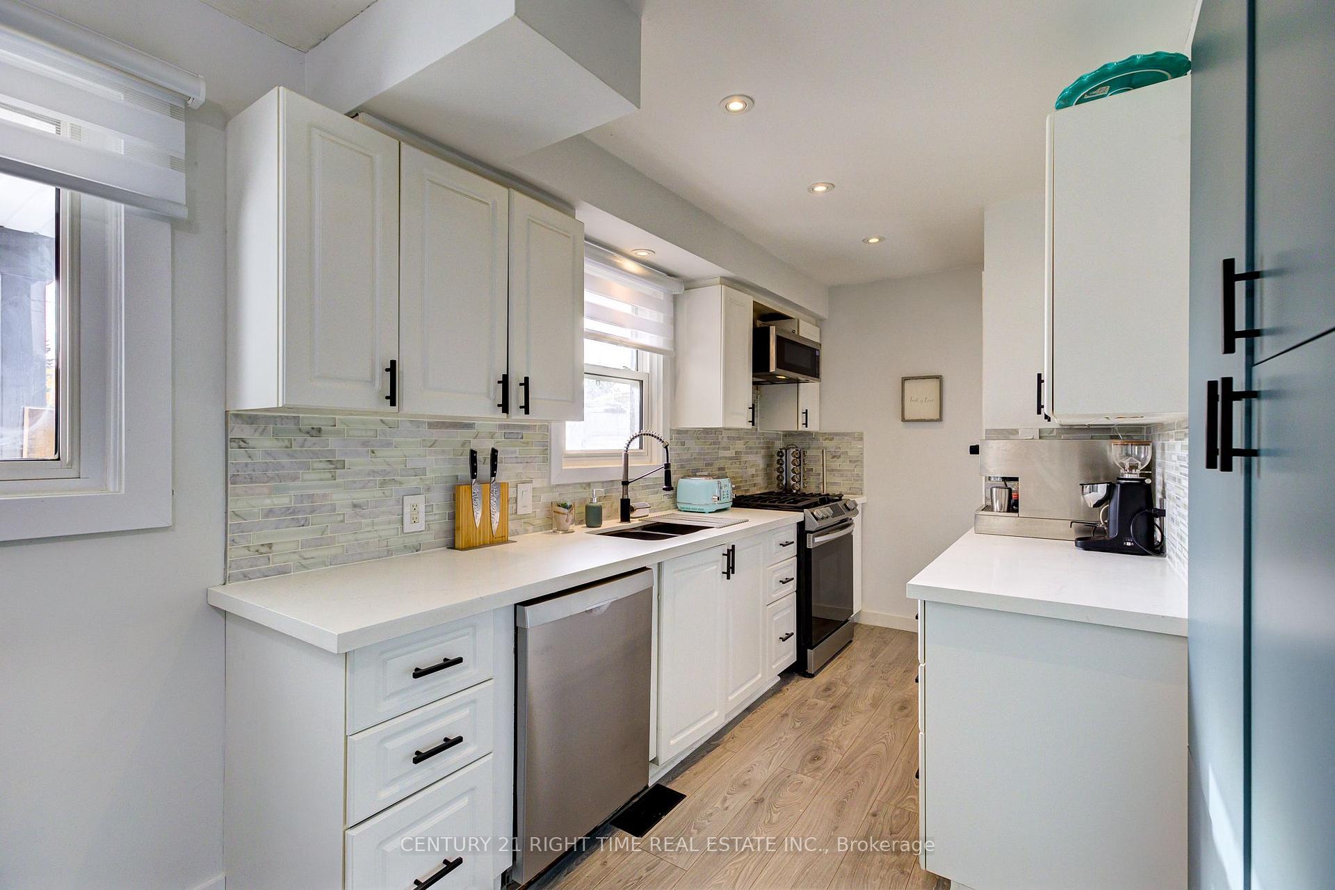 Photo 14 of 978 Winterhalt Avenue, Cambridge — HOMEH