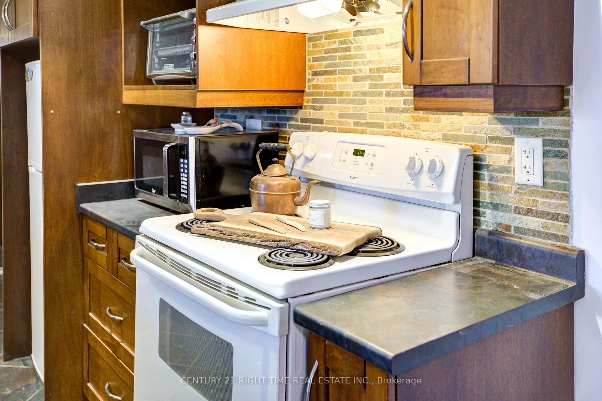 Photo 22 of 978 Winterhalt Avenue, Cambridge — HOMEH