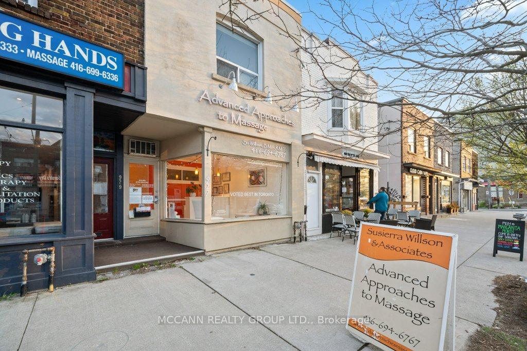Front of 927 Kingston Road