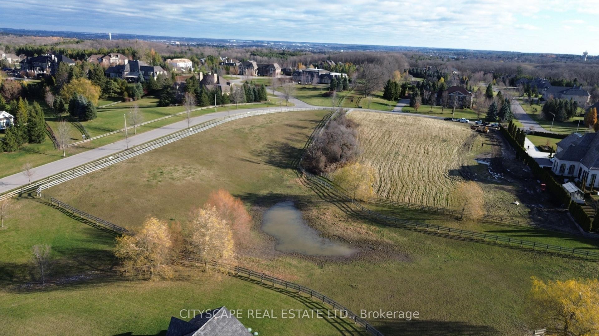 Photo 3 of 110 Fairfield Drive, King, King City — HOMEH