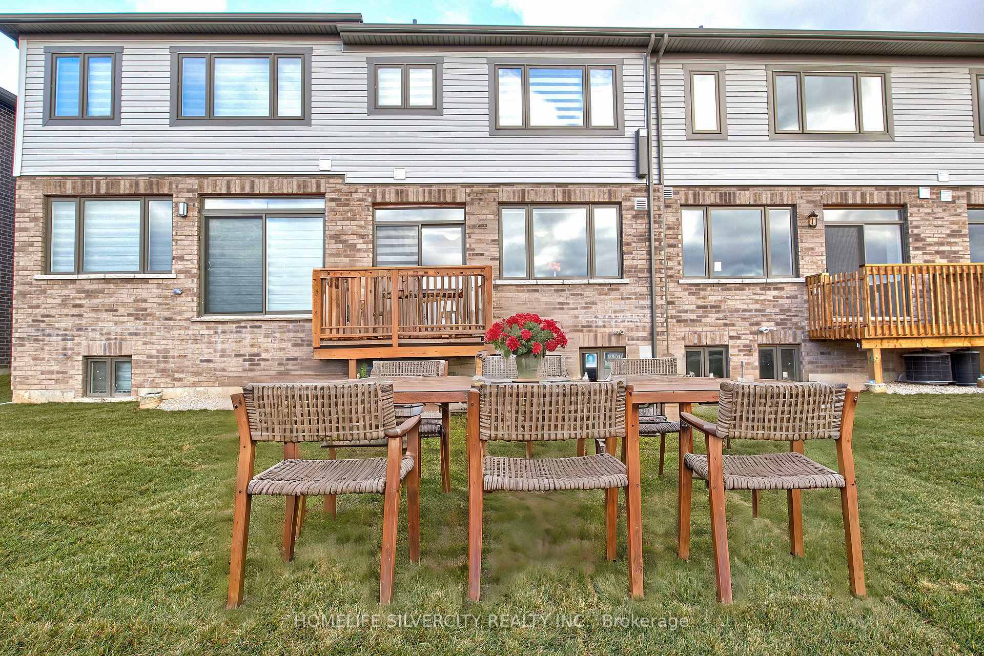 Photo 12 of 340 Bismark Drive, Cambridge — HOMEH