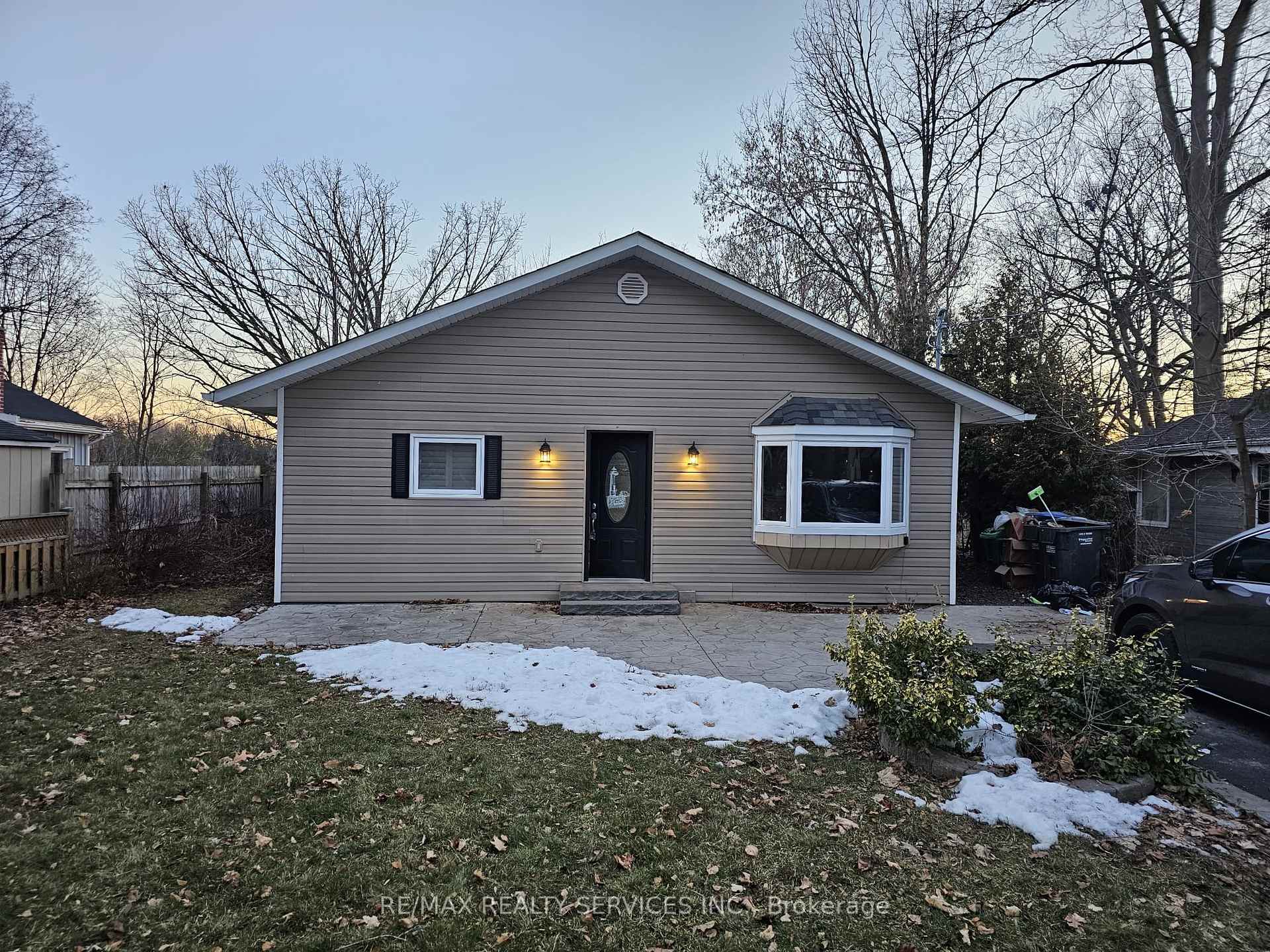Front of 109 River Road