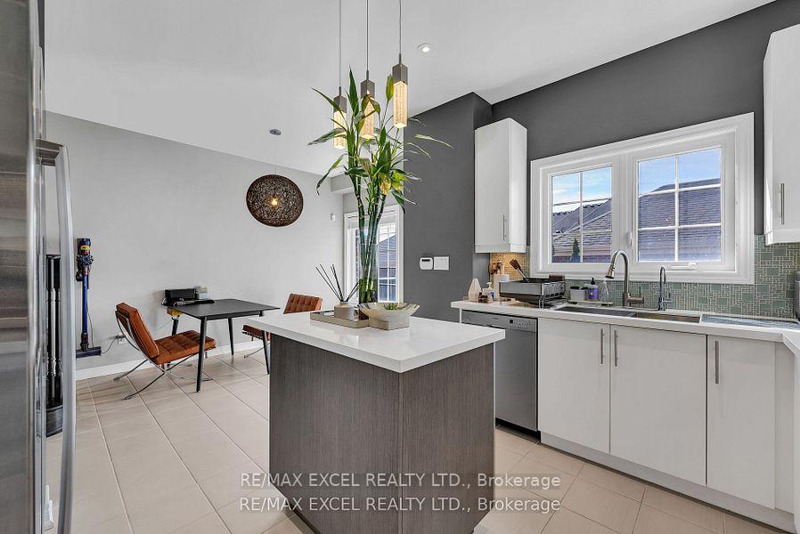 Photo 11 of 7 Dungannon Drive, Markham, Angus Glen — HOMEH