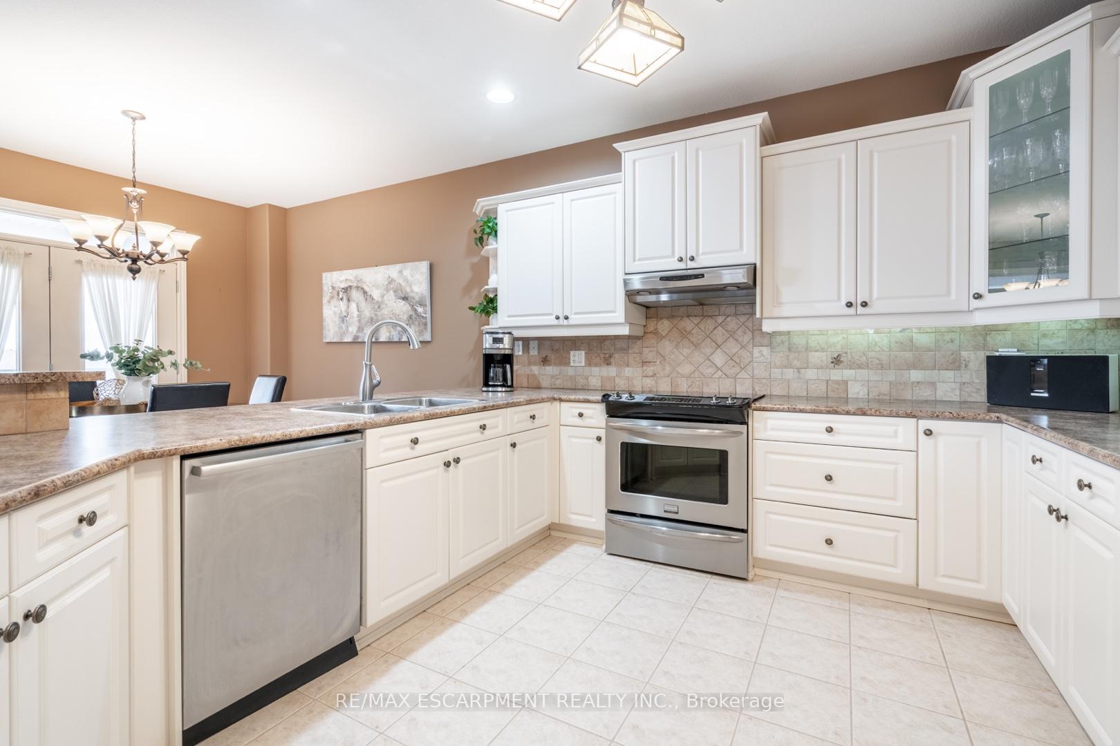 Photo 7 of 5 Maryheather Crescent, Hamilton, Freelton — HOMEH