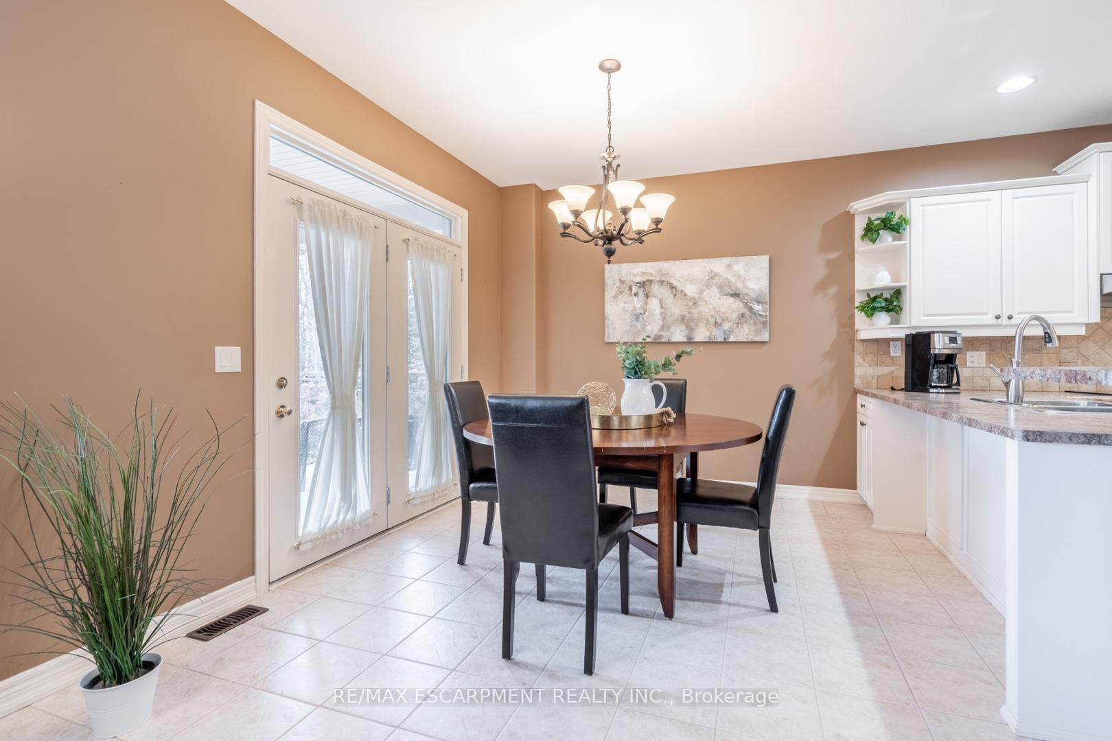 Photo 8 of 5 Maryheather Crescent, Hamilton, Freelton — HOMEH