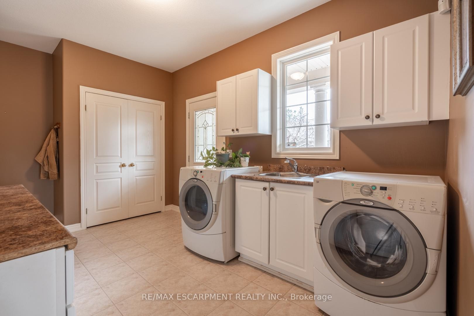 Photo 11 of 5 Maryheather Crescent, Hamilton, Freelton — HOMEH