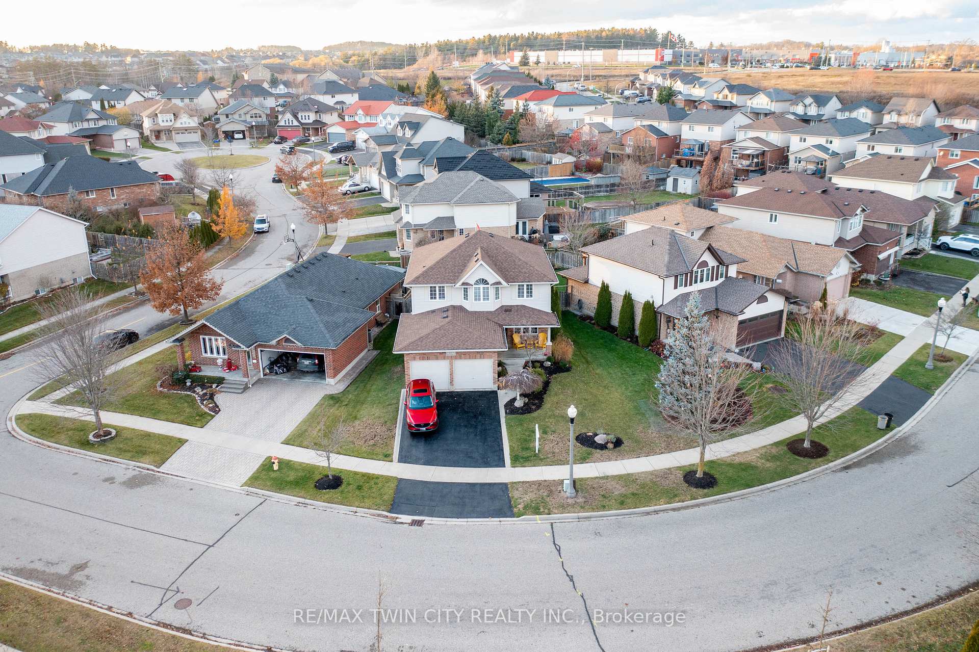 Photo 2 of 27 Rush Meadow Street, Kitchener — HOMEH
