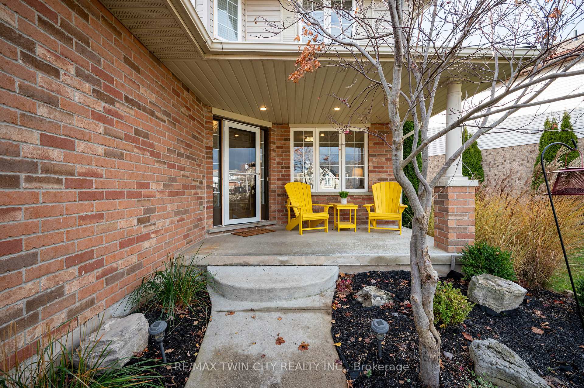 Photo 3 of 27 Rush Meadow Street, Kitchener — HOMEH