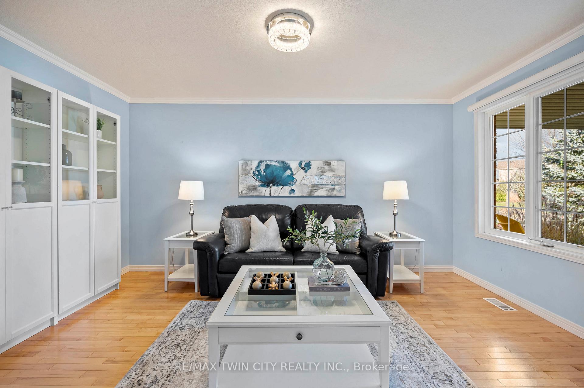 Photo 11 of 27 Rush Meadow Street, Kitchener — HOMEH