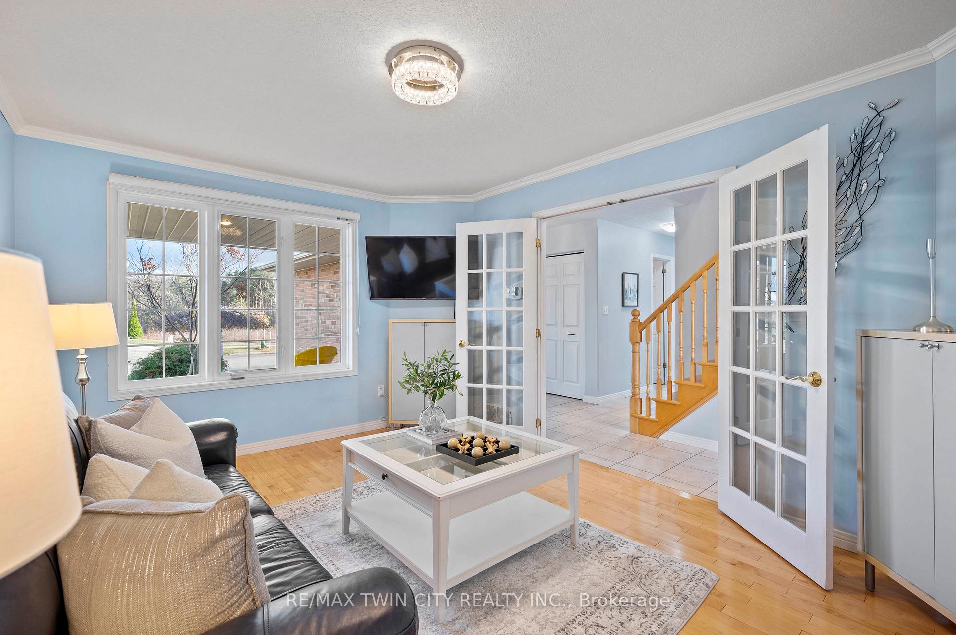 Photo 5 of 27 Rush Meadow Street, Kitchener — HOMEH
