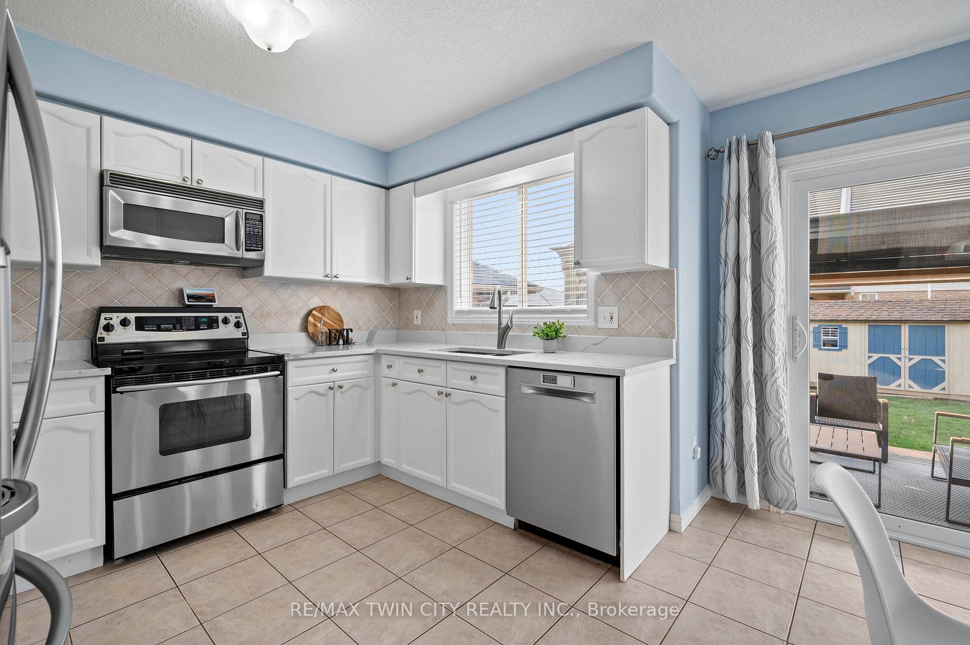 Photo 36 of 27 Rush Meadow Street, Kitchener — HOMEH
