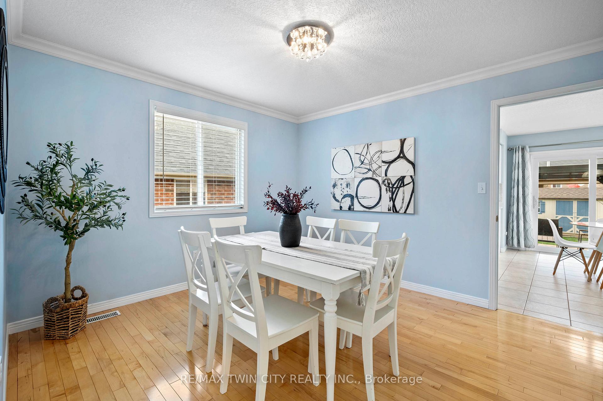 Photo 28 of 27 Rush Meadow Street, Kitchener — HOMEH