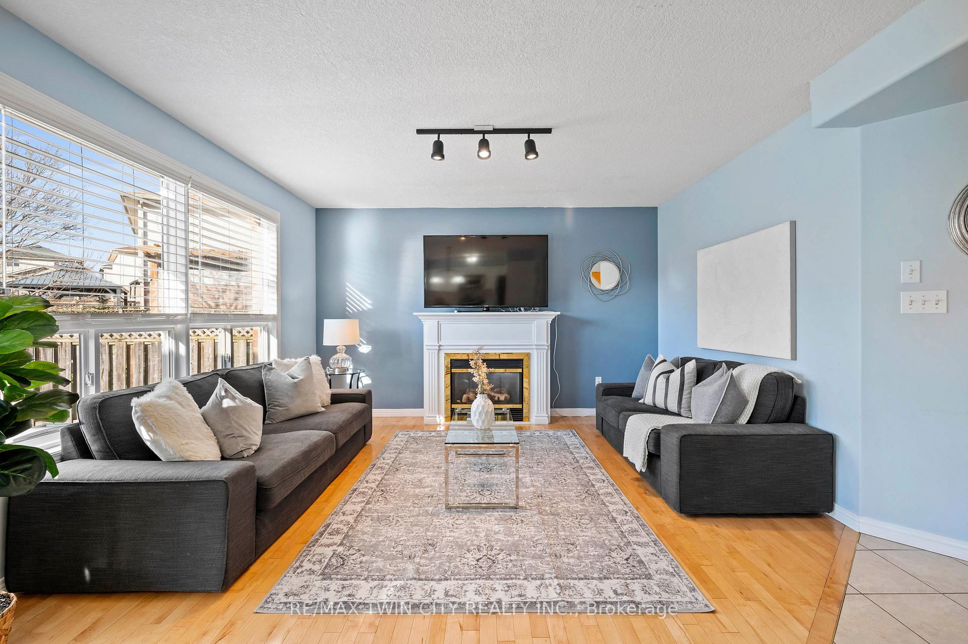 Photo 18 of 27 Rush Meadow Street, Kitchener — HOMEH