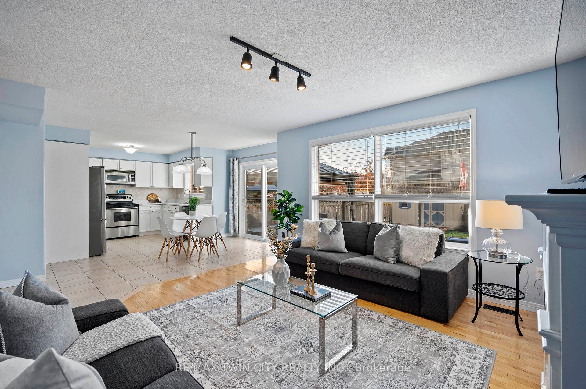 Photo 17 of 27 Rush Meadow Street, Kitchener — HOMEH