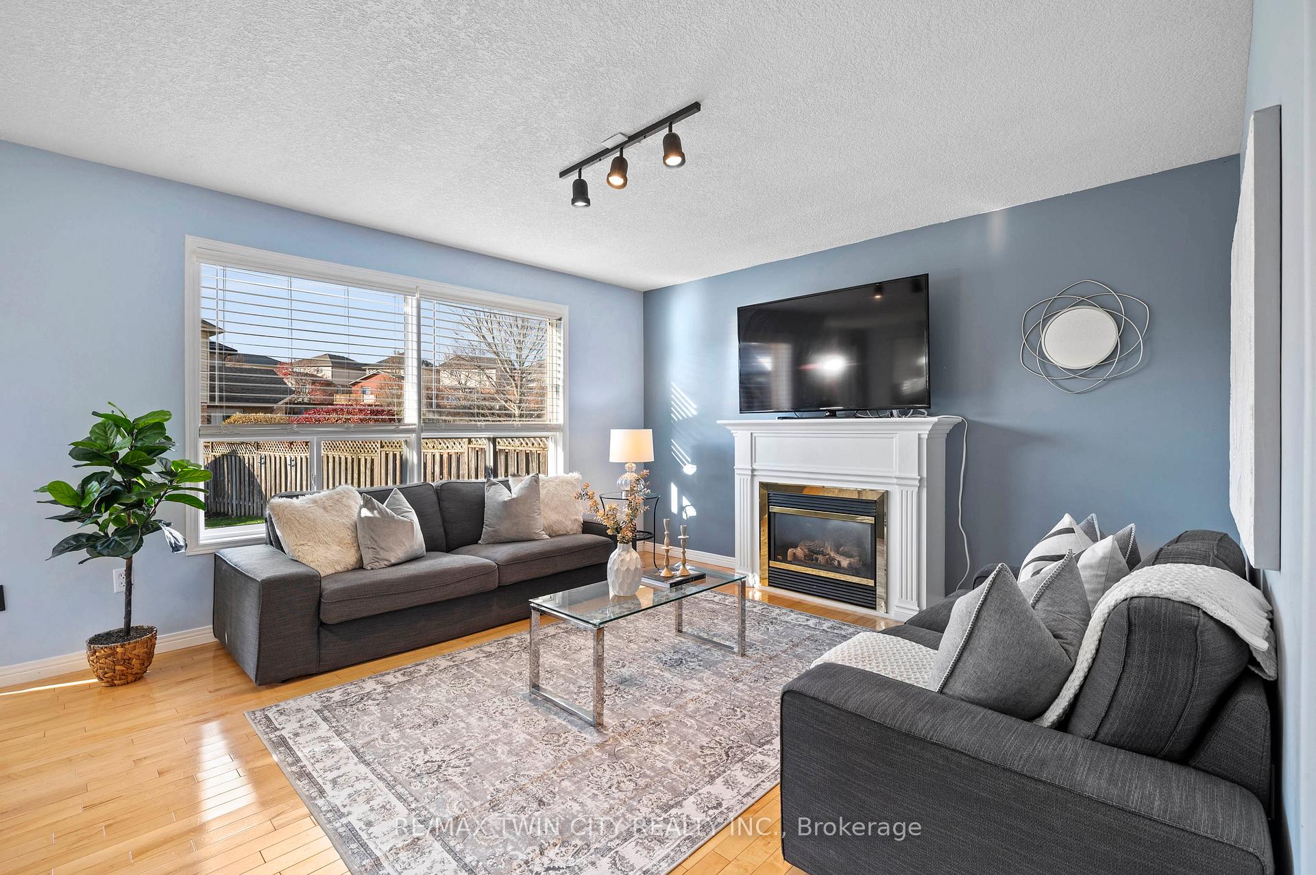 Photo 37 of 27 Rush Meadow Street, Kitchener — HOMEH