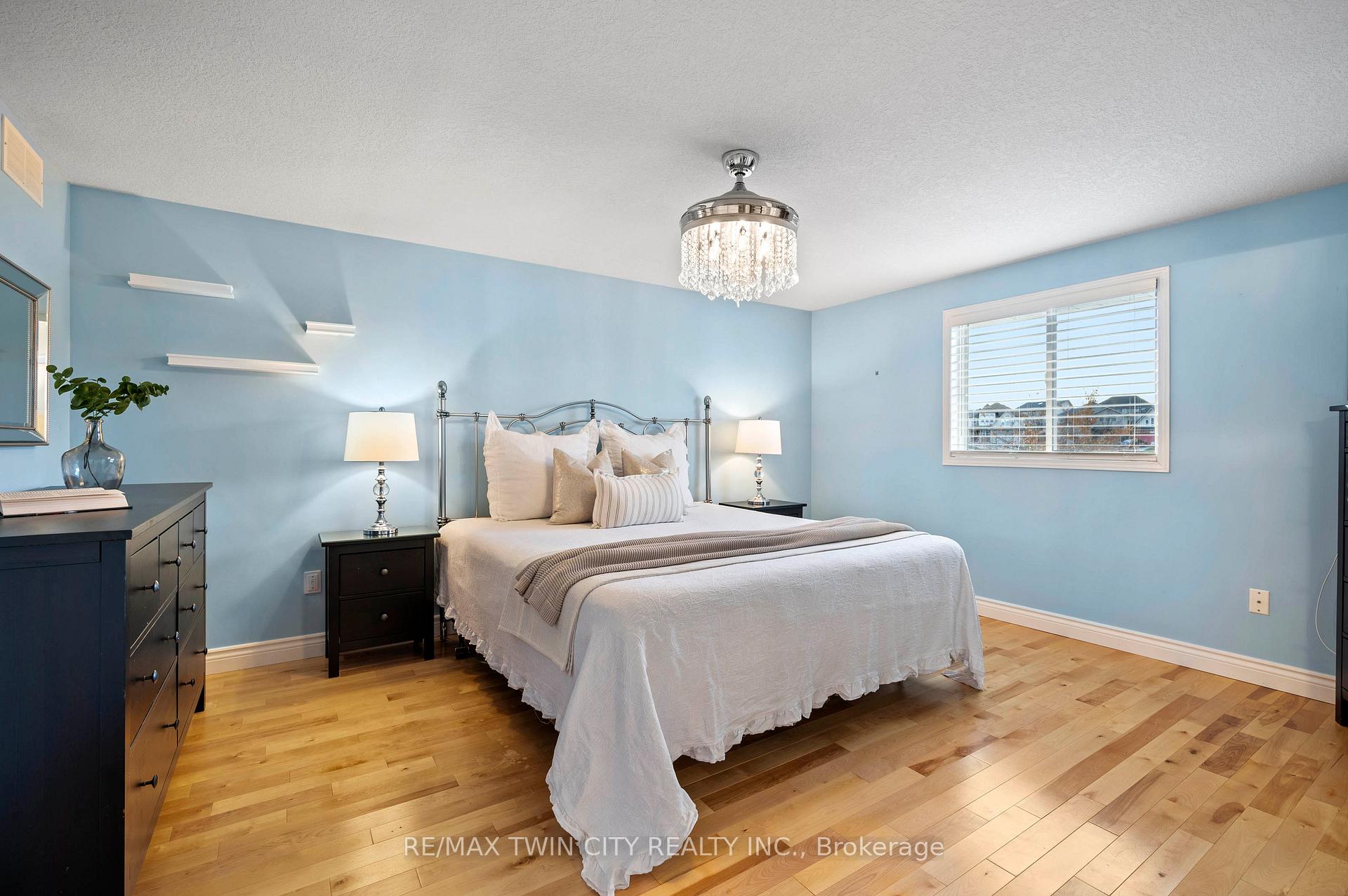Photo 38 of 27 Rush Meadow Street, Kitchener — HOMEH