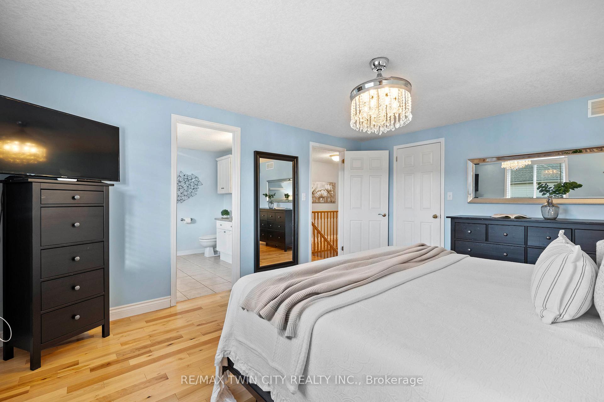 Photo 39 of 27 Rush Meadow Street, Kitchener — HOMEH