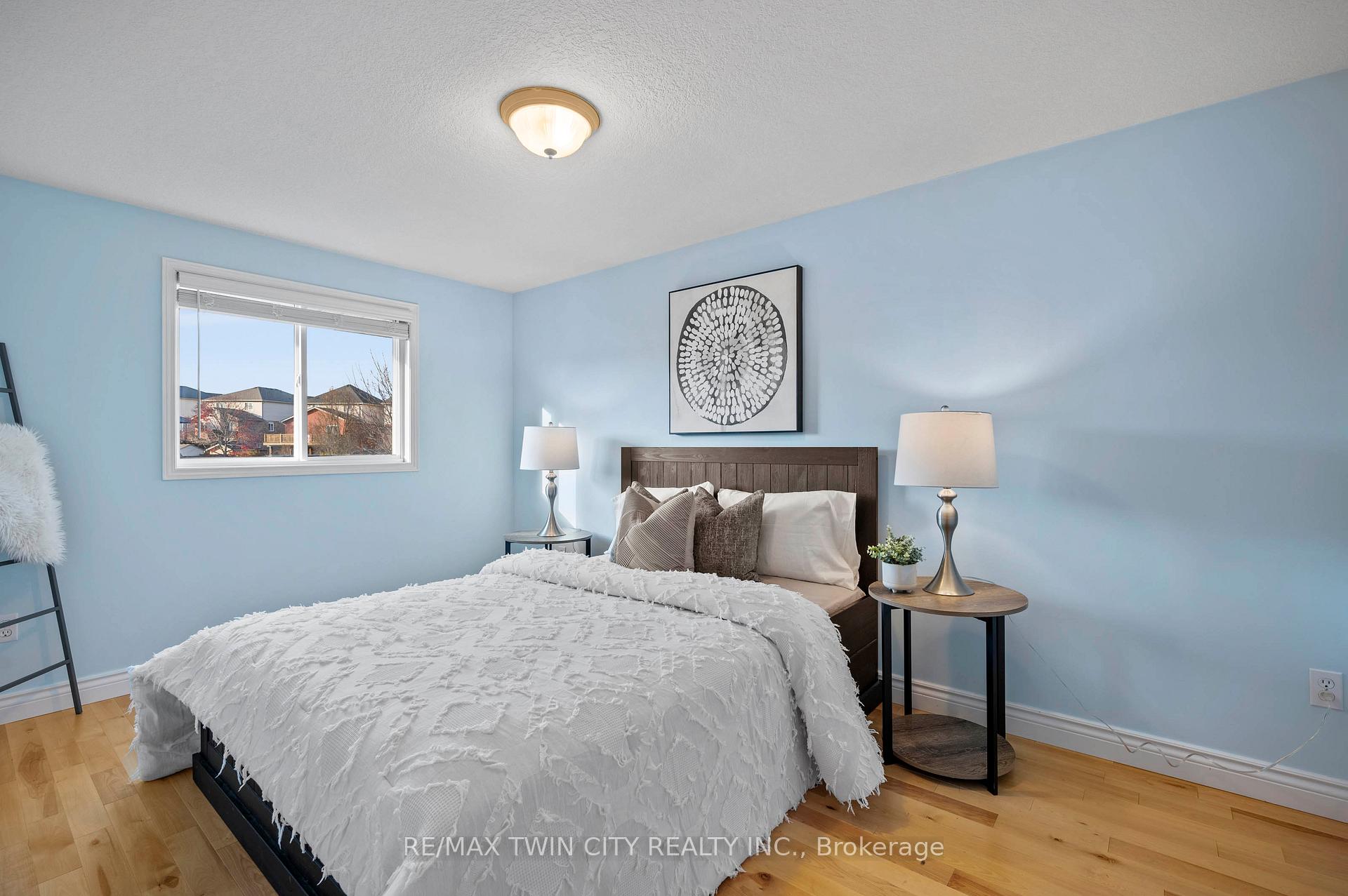 Photo 19 of 27 Rush Meadow Street, Kitchener — HOMEH