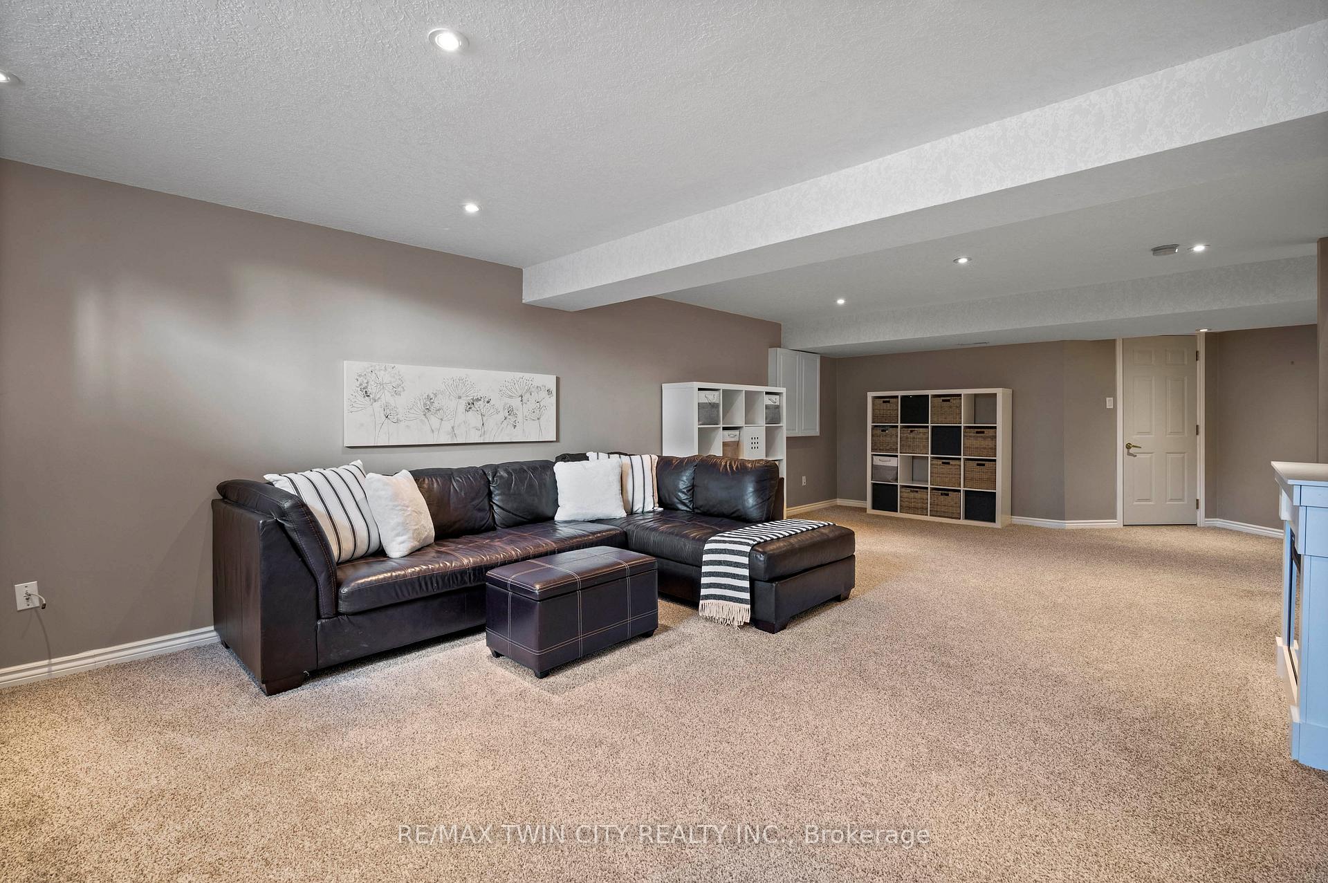 Photo 33 of 27 Rush Meadow Street, Kitchener — HOMEH