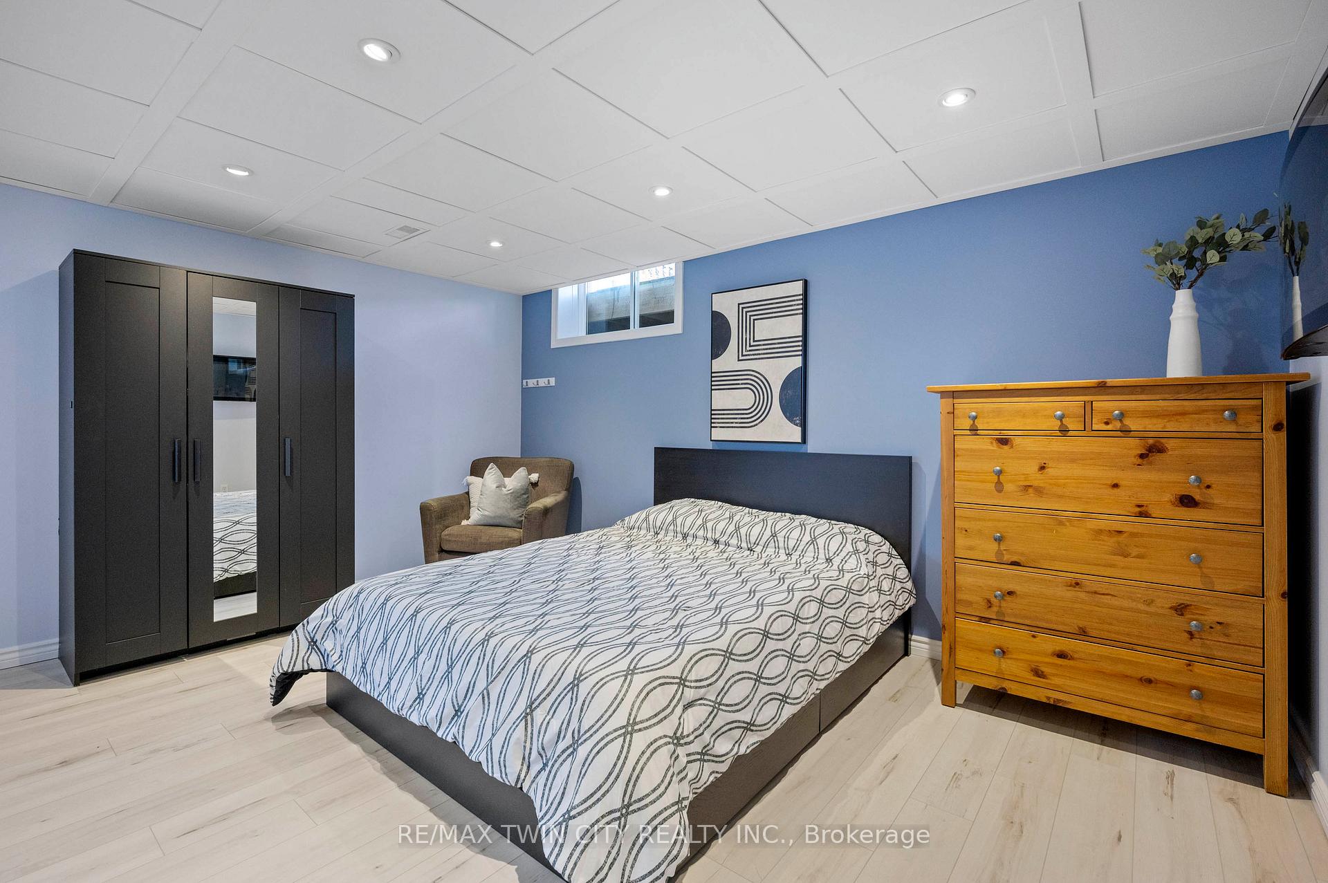 Photo 12 of 27 Rush Meadow Street, Kitchener — HOMEH