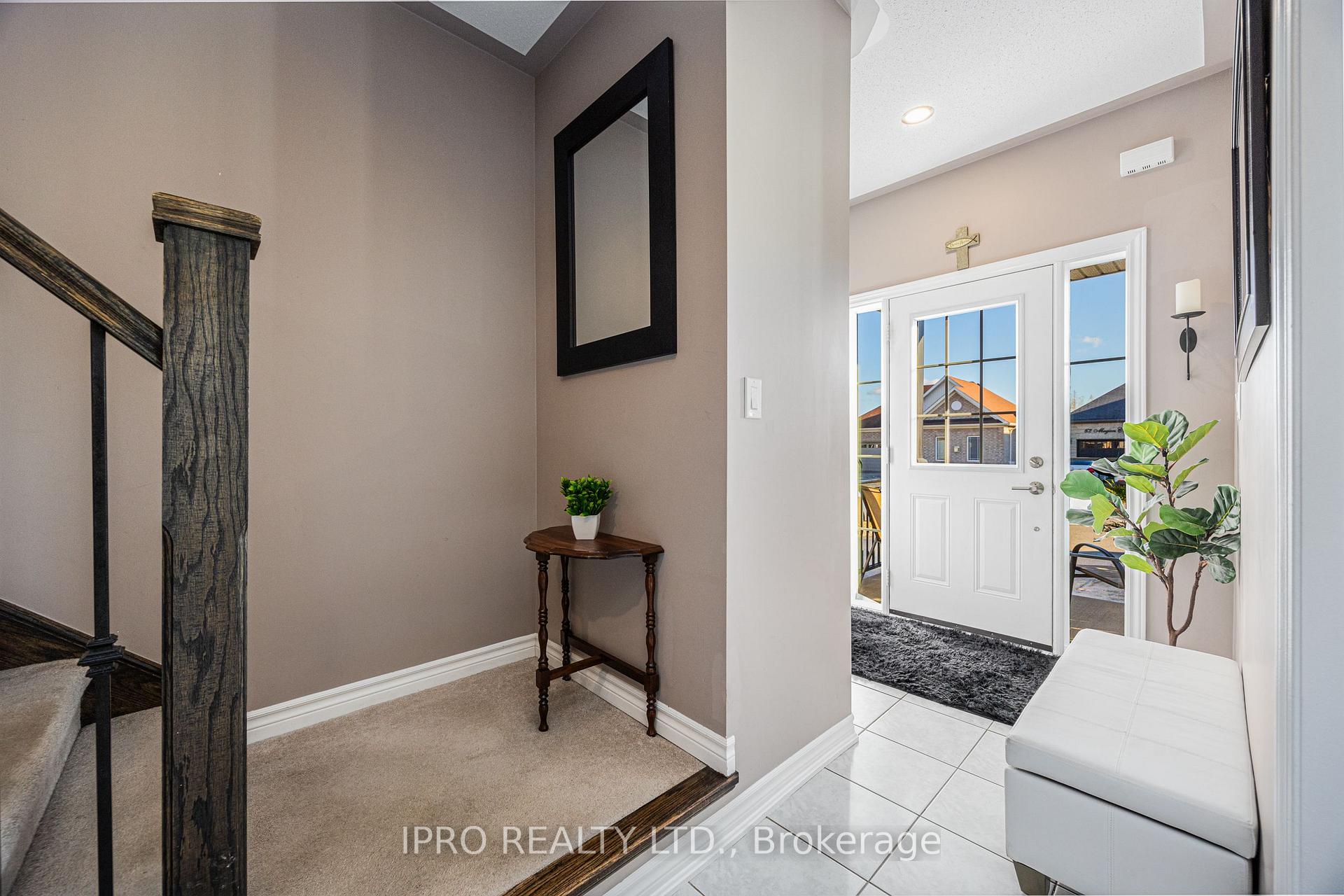 Photo 3 of 63 Megan Crescent, Barrie, 400 West — HOMEH