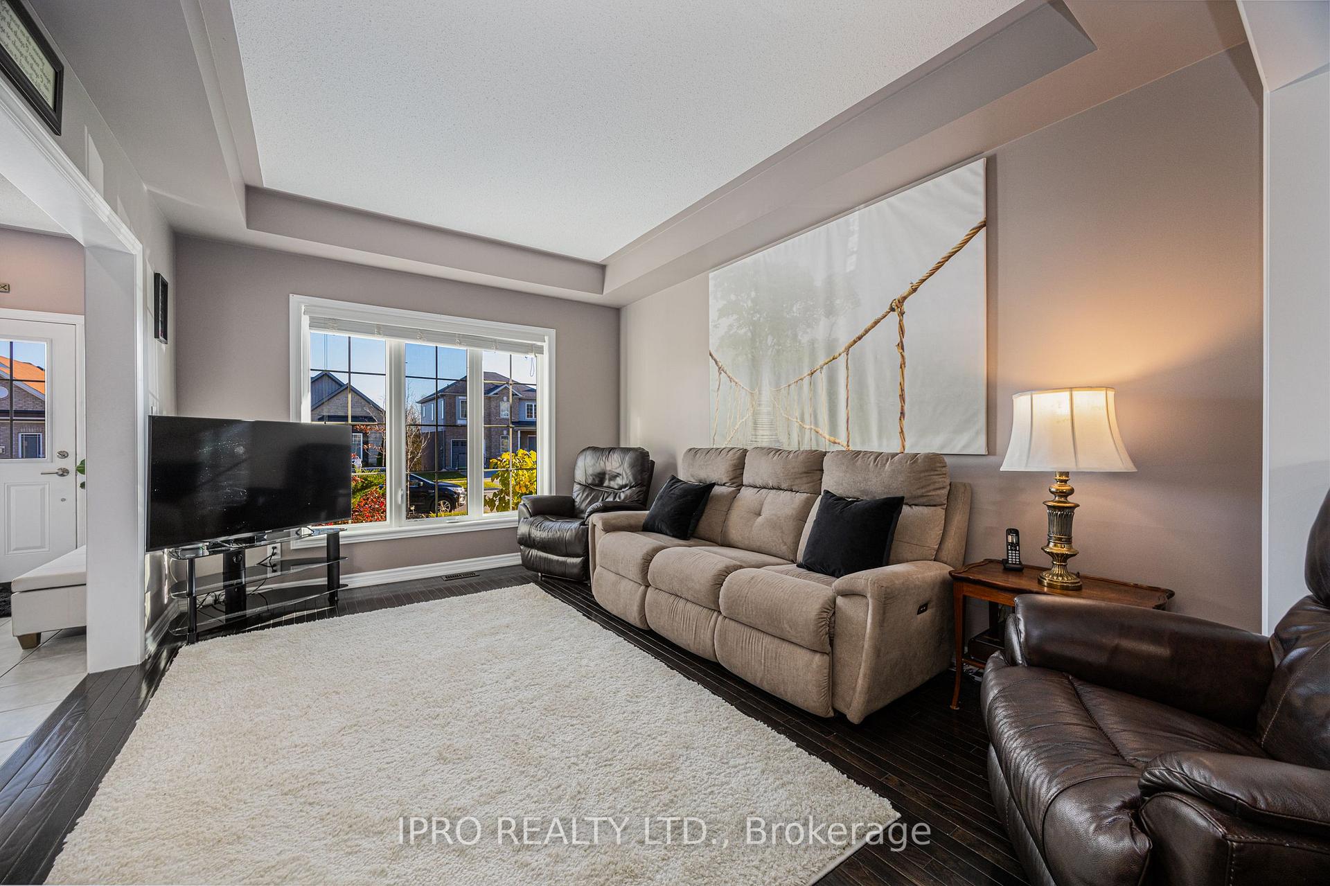 Photo 10 of 63 Megan Crescent, Barrie, 400 West — HOMEH