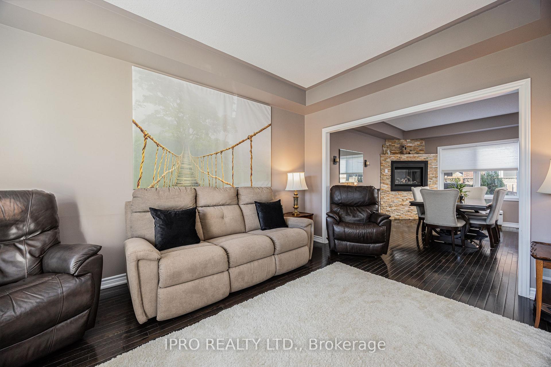 Photo 13 of 63 Megan Crescent, Barrie, 400 West — HOMEH