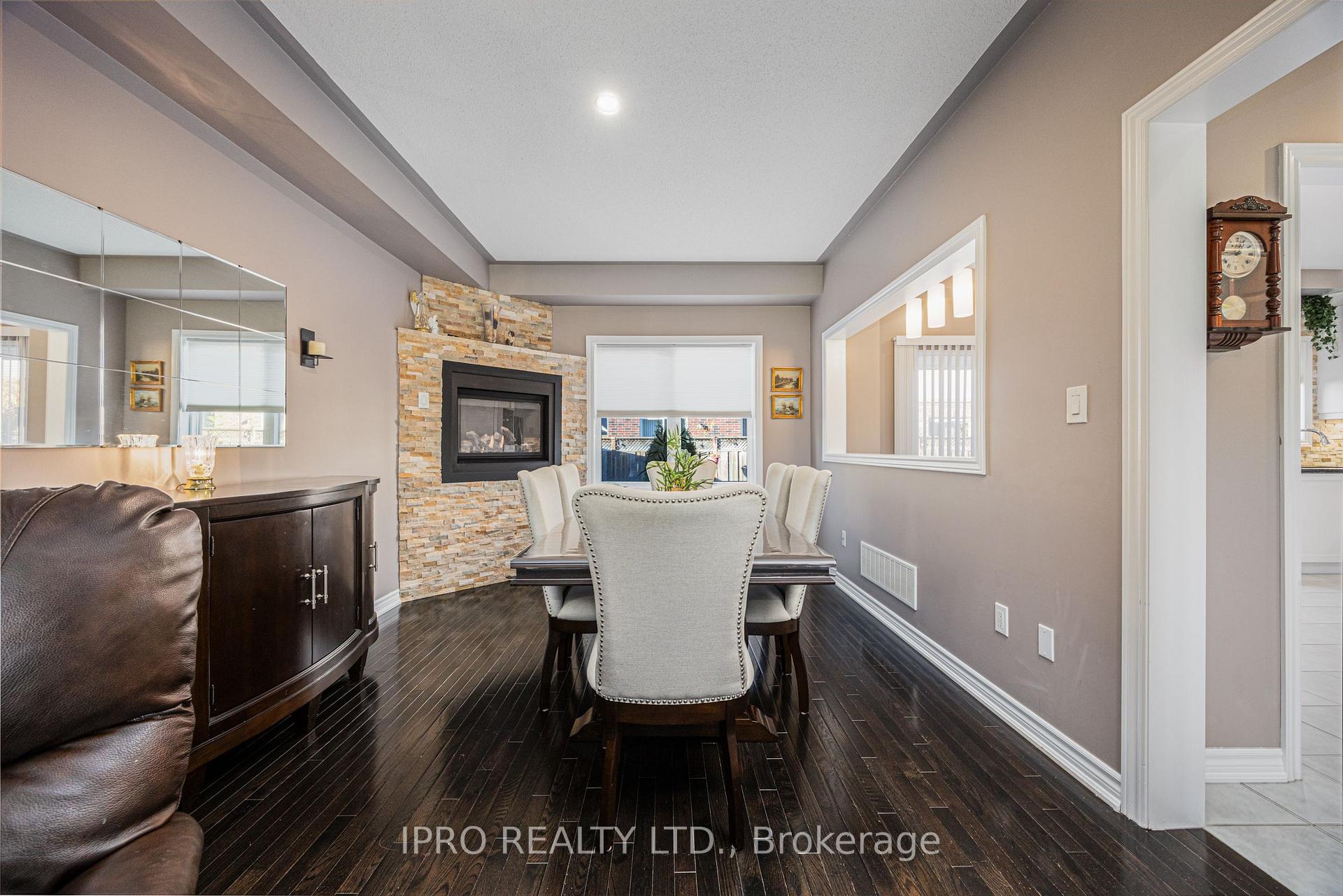 Photo 11 of 63 Megan Crescent, Barrie, 400 West — HOMEH