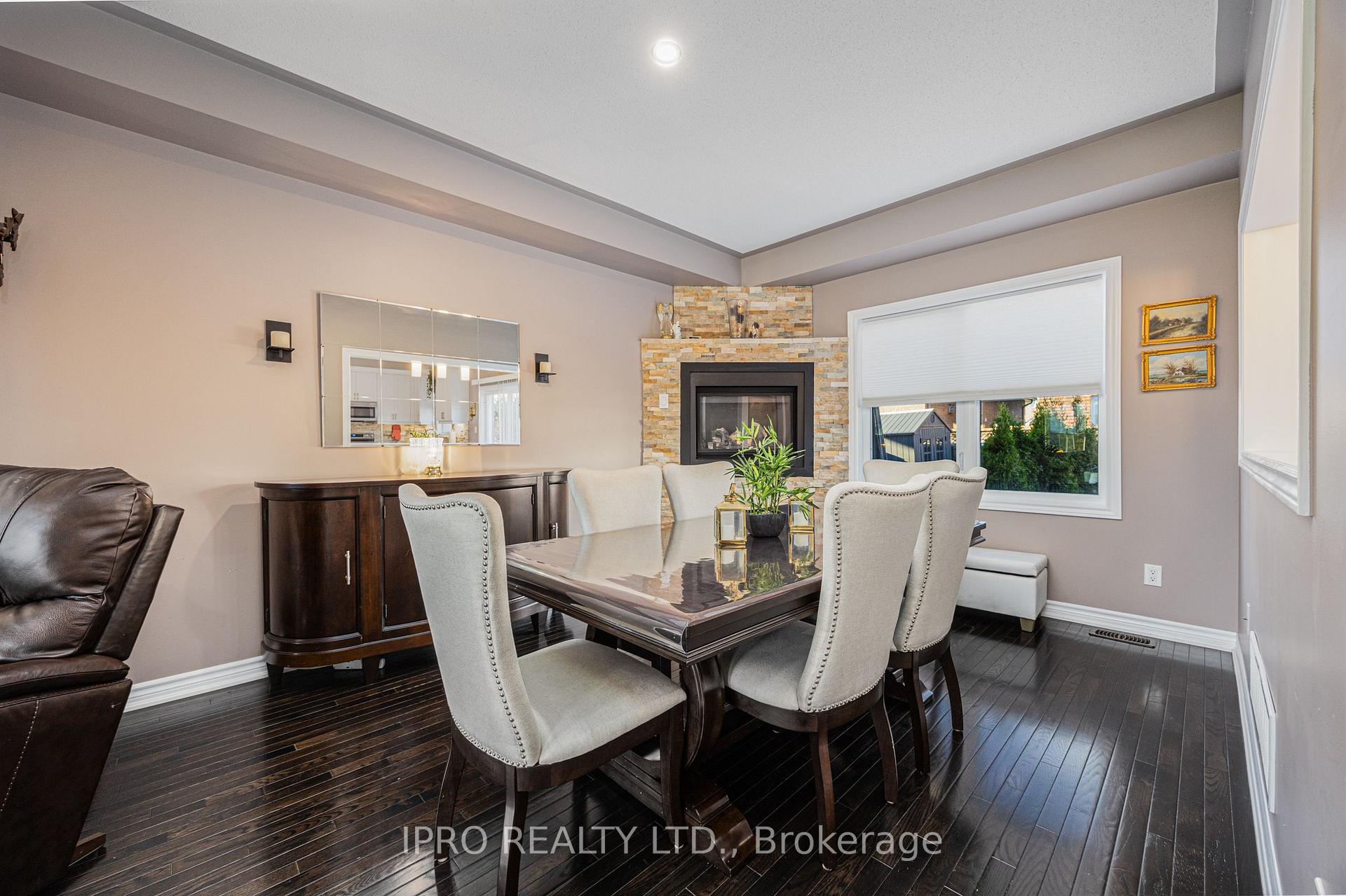 Photo 5 of 63 Megan Crescent, Barrie, 400 West — HOMEH