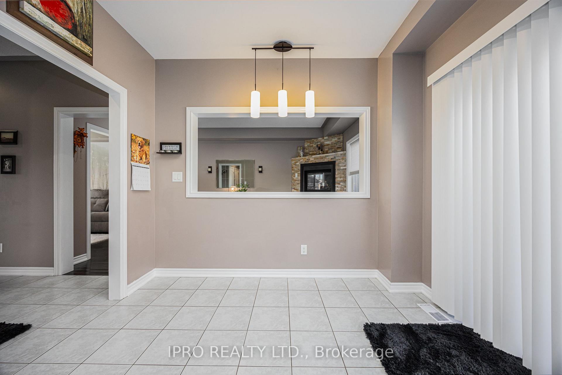 Photo 24 of 63 Megan Crescent, Barrie, 400 West — HOMEH