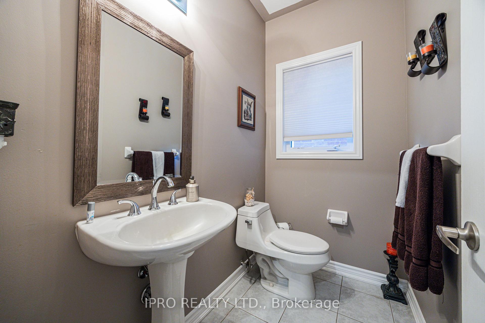 Photo 20 of 63 Megan Crescent, Barrie, 400 West — HOMEH