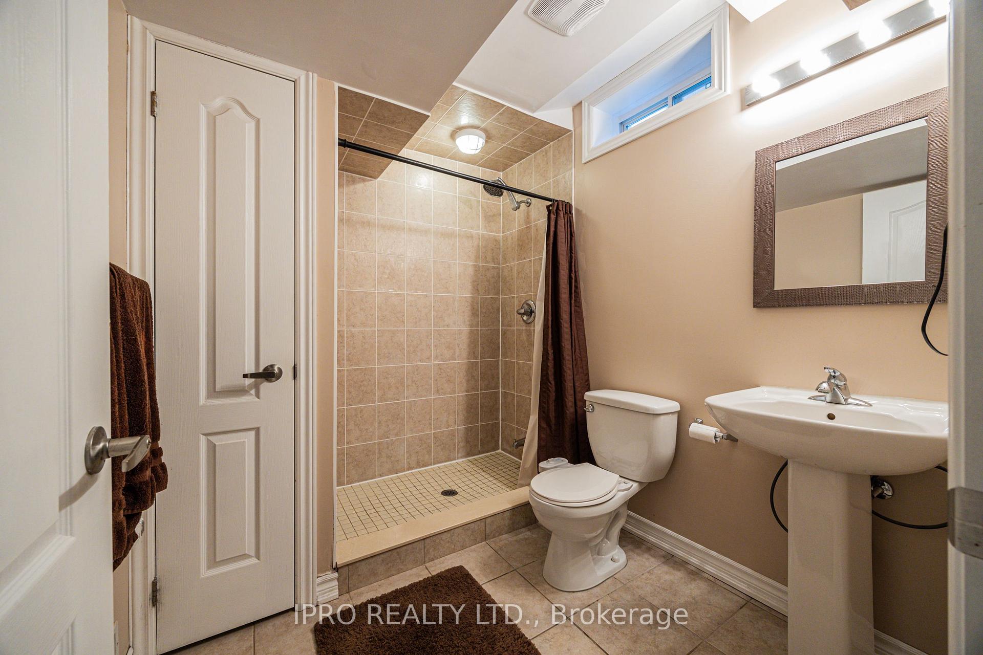 Photo 38 of 63 Megan Crescent, Barrie, 400 West — HOMEH