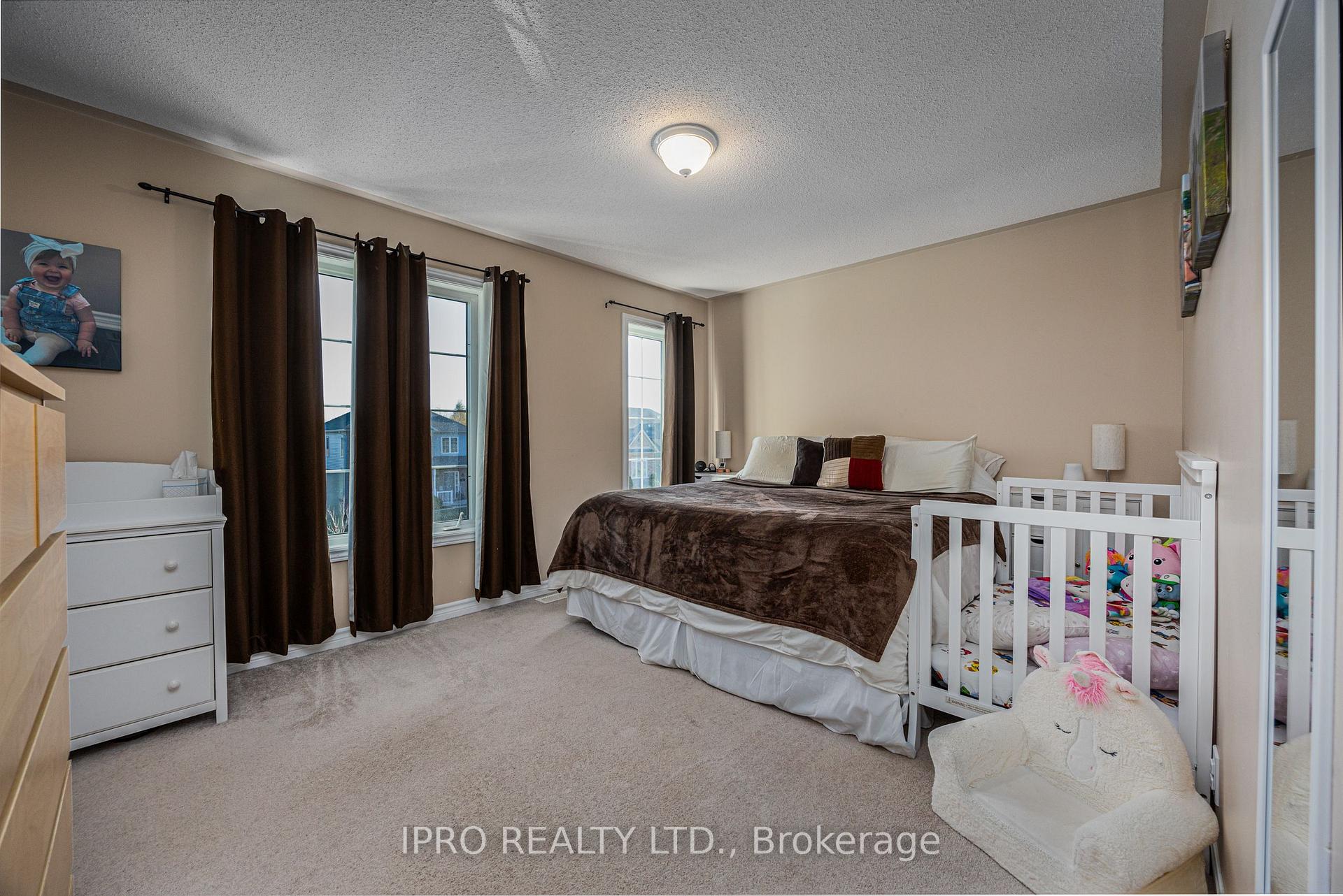 Photo 28 of 63 Megan Crescent, Barrie, 400 West — HOMEH