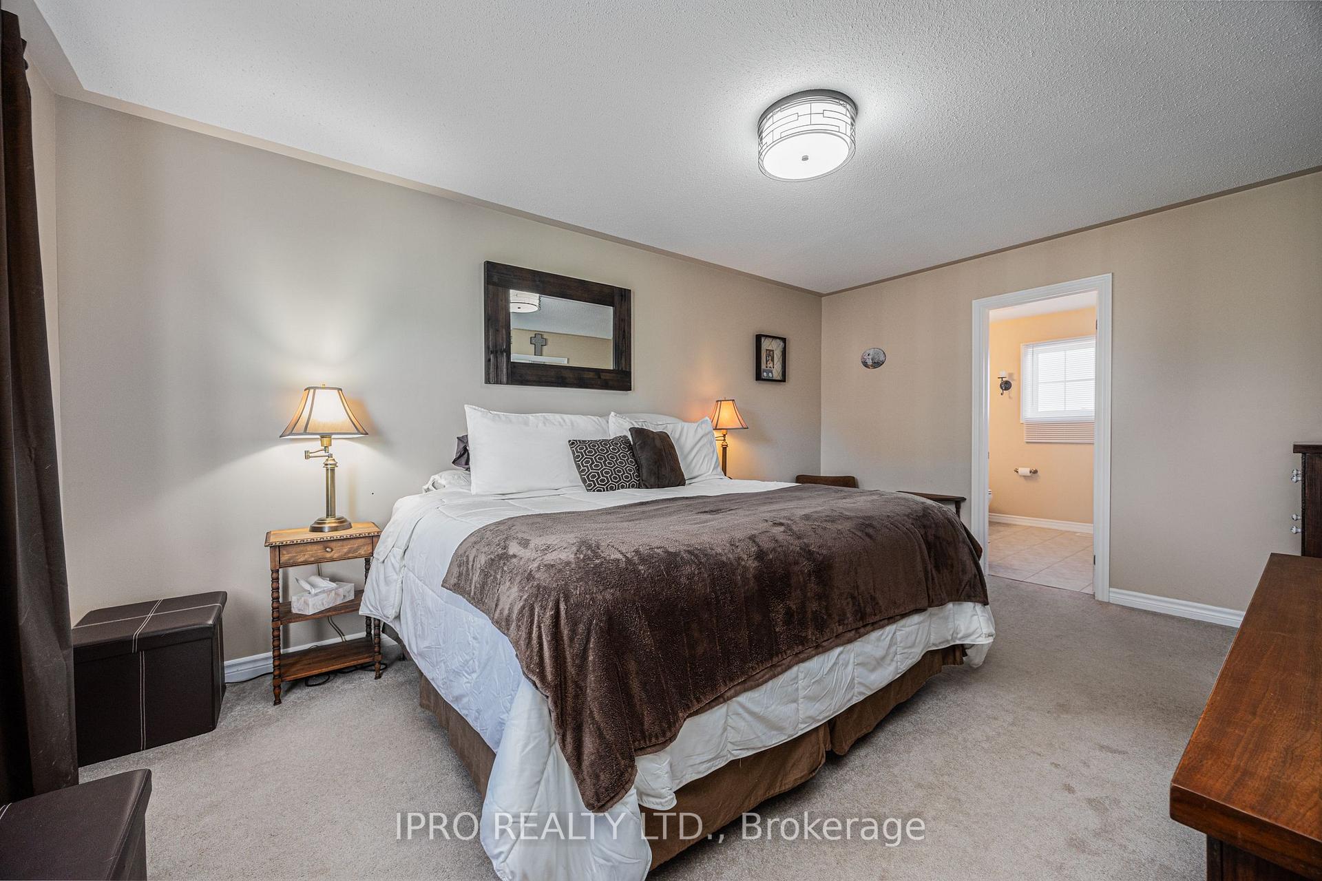 Photo 17 of 63 Megan Crescent, Barrie, 400 West — HOMEH