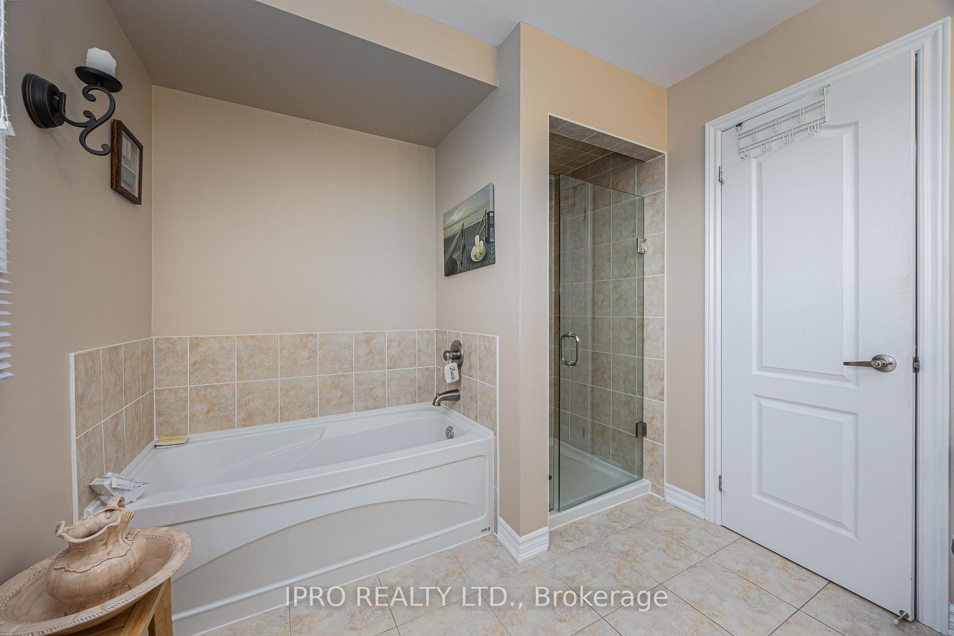 Photo 21 of 63 Megan Crescent, Barrie, 400 West — HOMEH