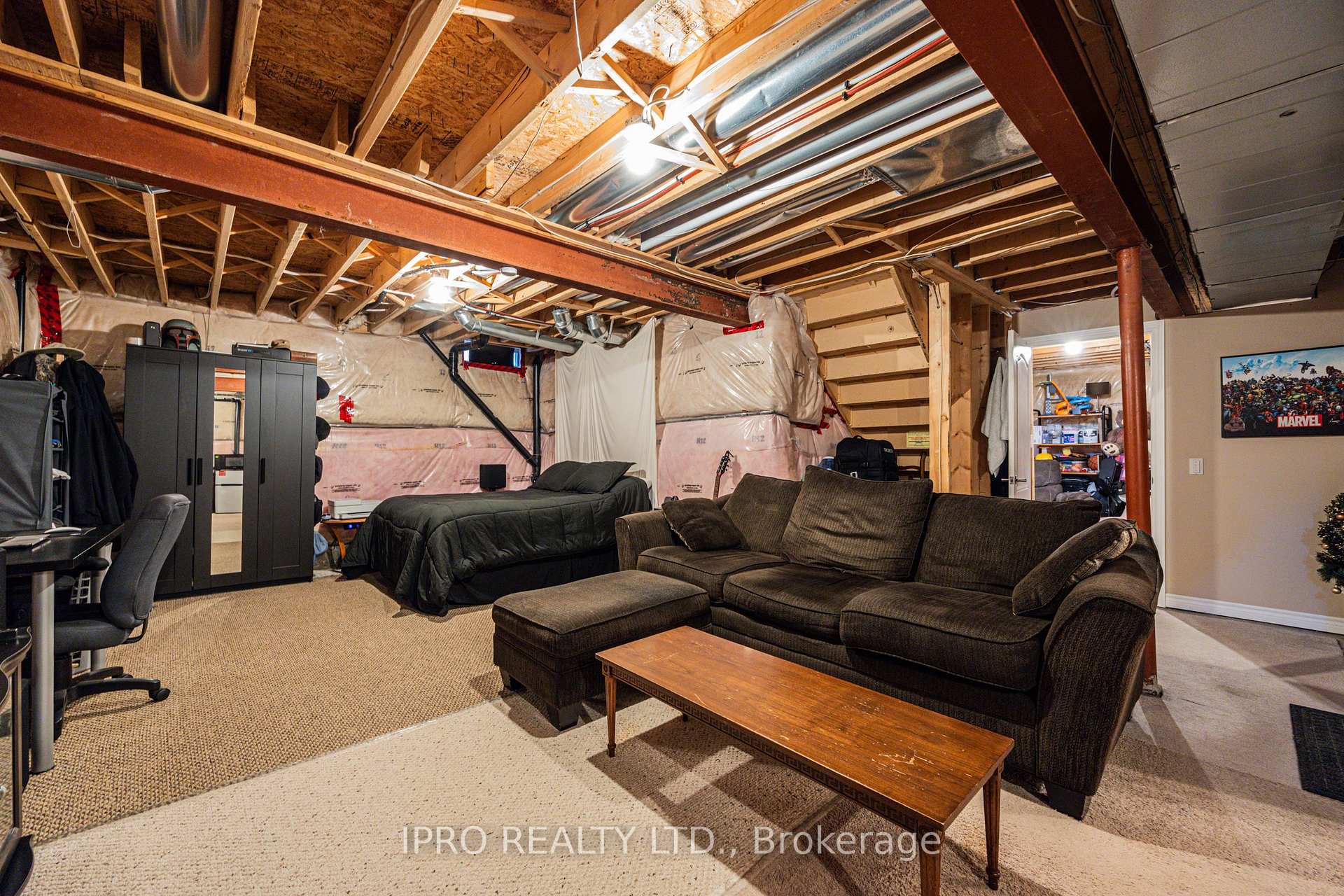 Photo 27 of 63 Megan Crescent, Barrie, 400 West — HOMEH