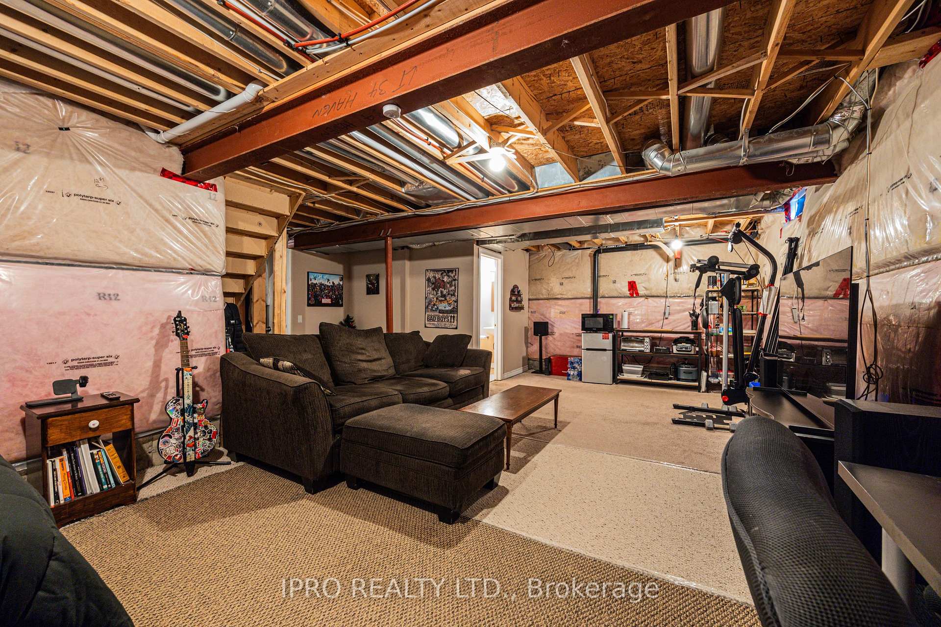 Photo 30 of 63 Megan Crescent, Barrie, 400 West — HOMEH