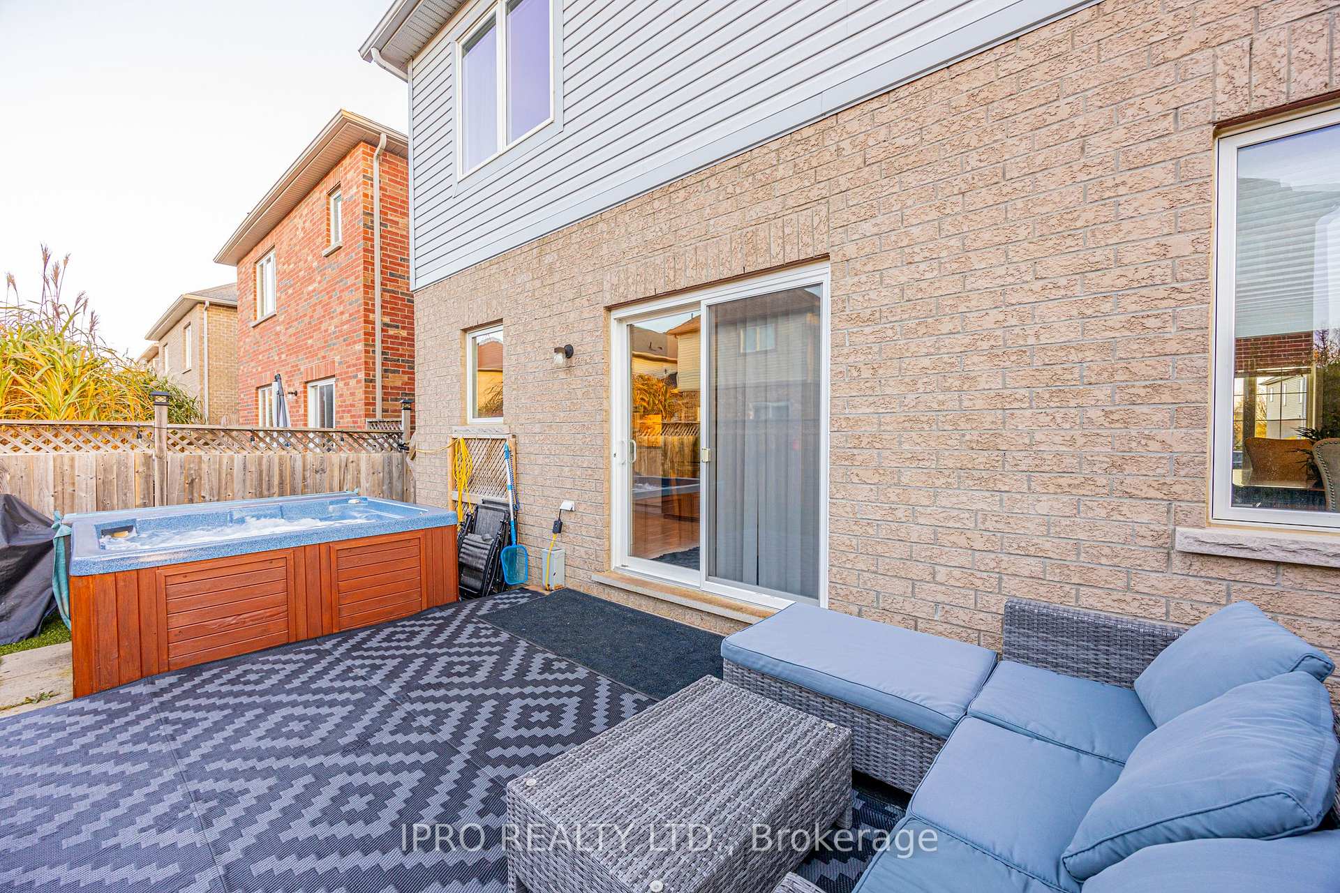 Photo 31 of 63 Megan Crescent, Barrie, 400 West — HOMEH