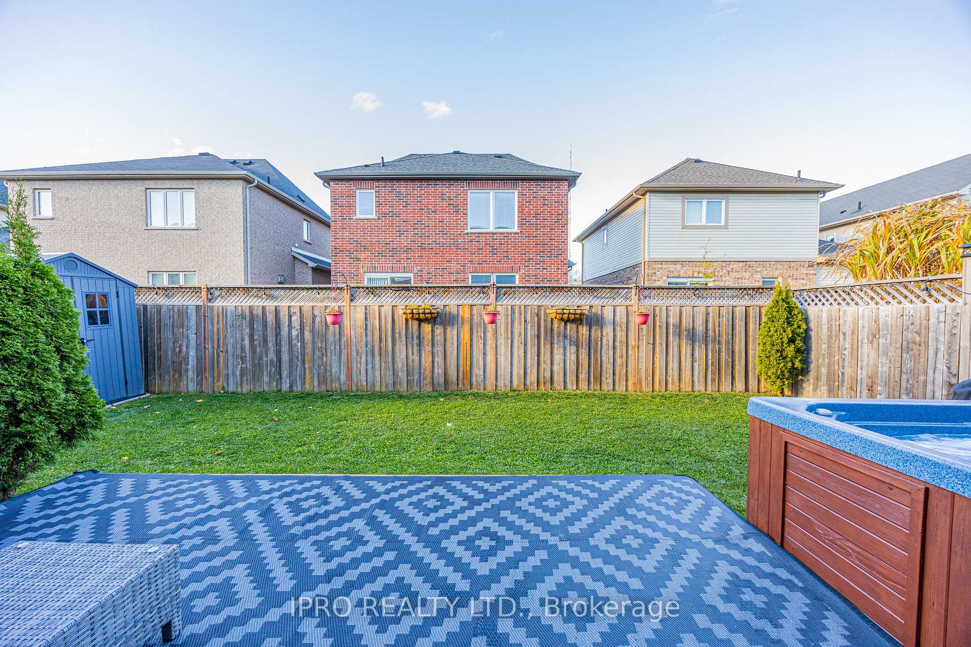 Photo 37 of 63 Megan Crescent, Barrie, 400 West — HOMEH