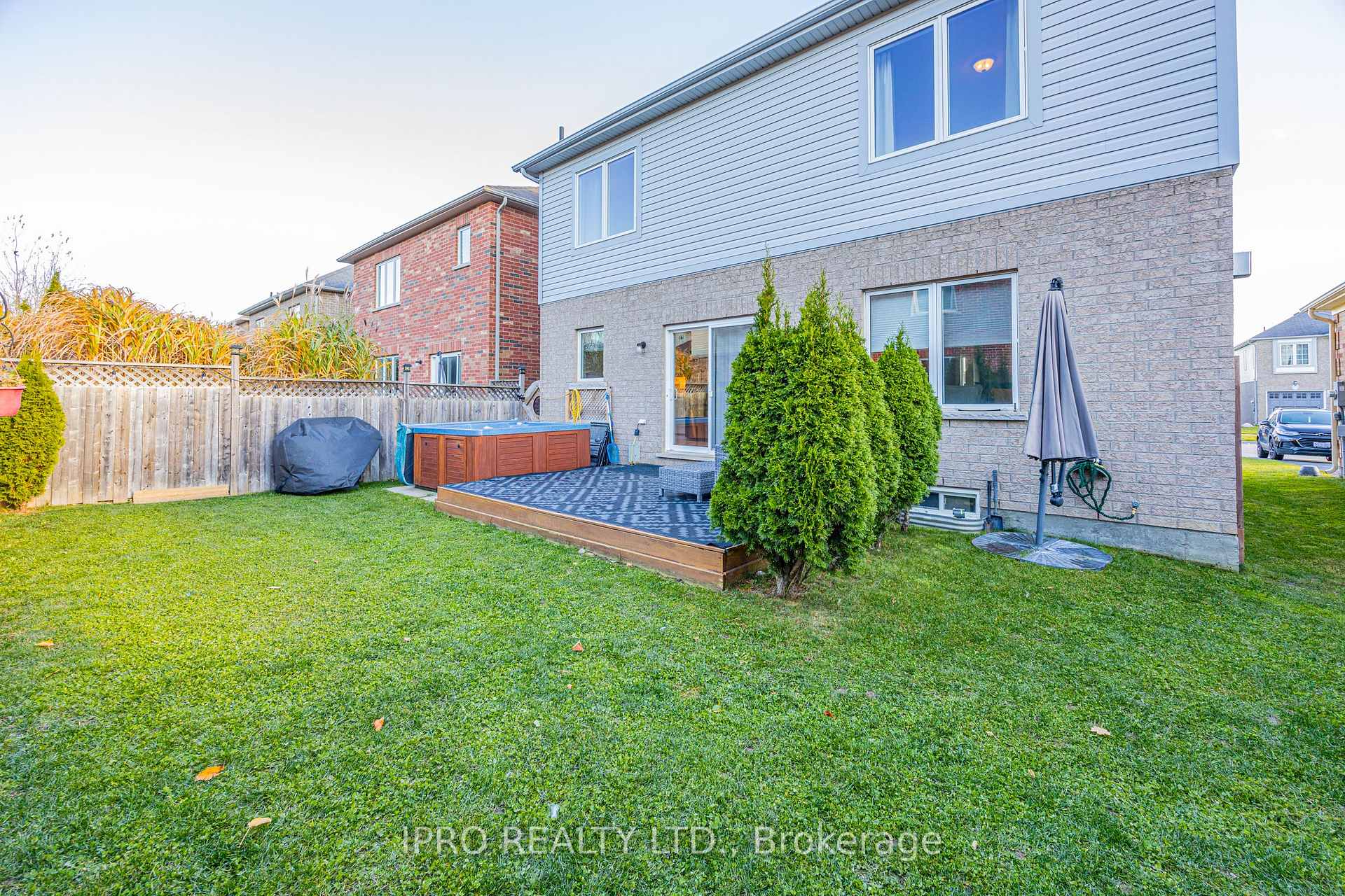 Photo 39 of 63 Megan Crescent, Barrie, 400 West — HOMEH