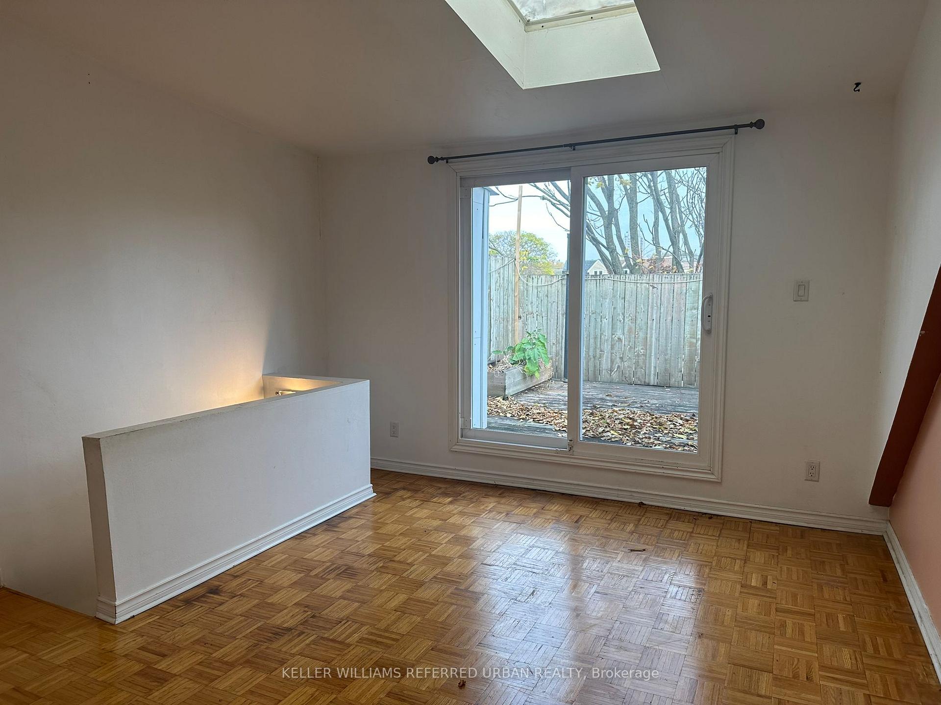 Front of Unit Upper, 129 Munro Street