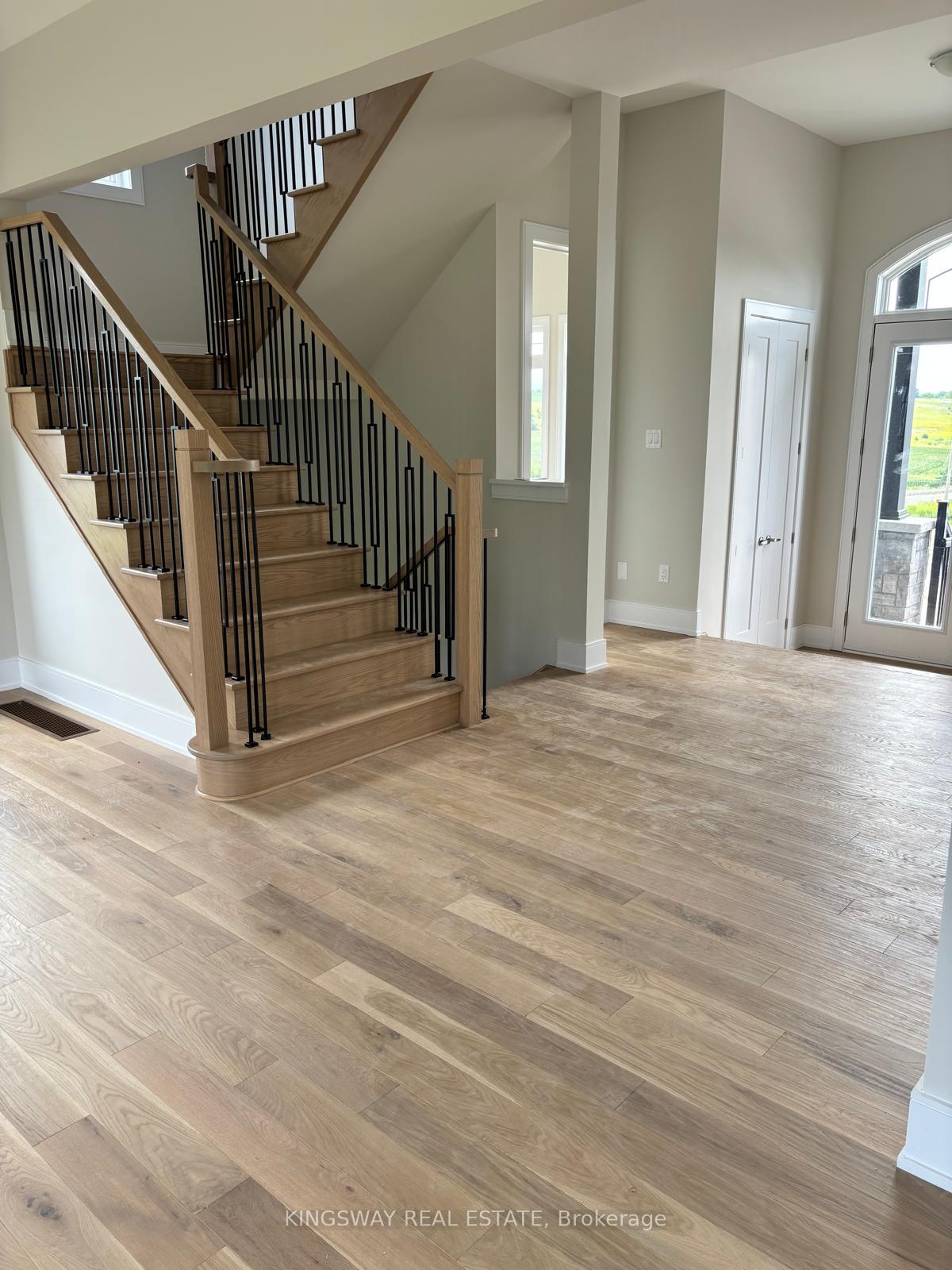 Photo 5 of 2208 Greg Gemmell Way, Innisfil, Churchill — HOMEH
