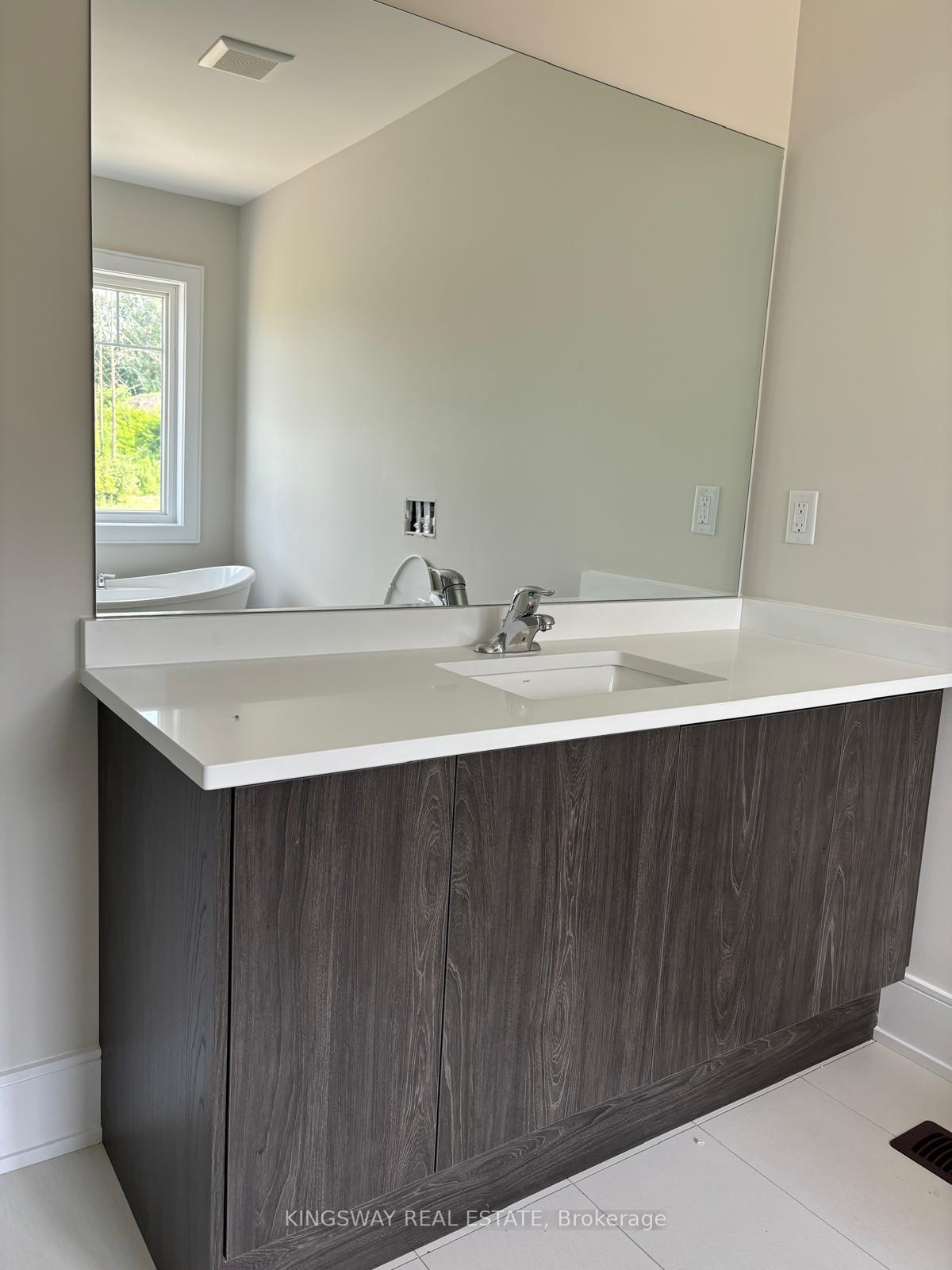 Photo 6 of 2208 Greg Gemmell Way, Innisfil, Churchill — HOMEH