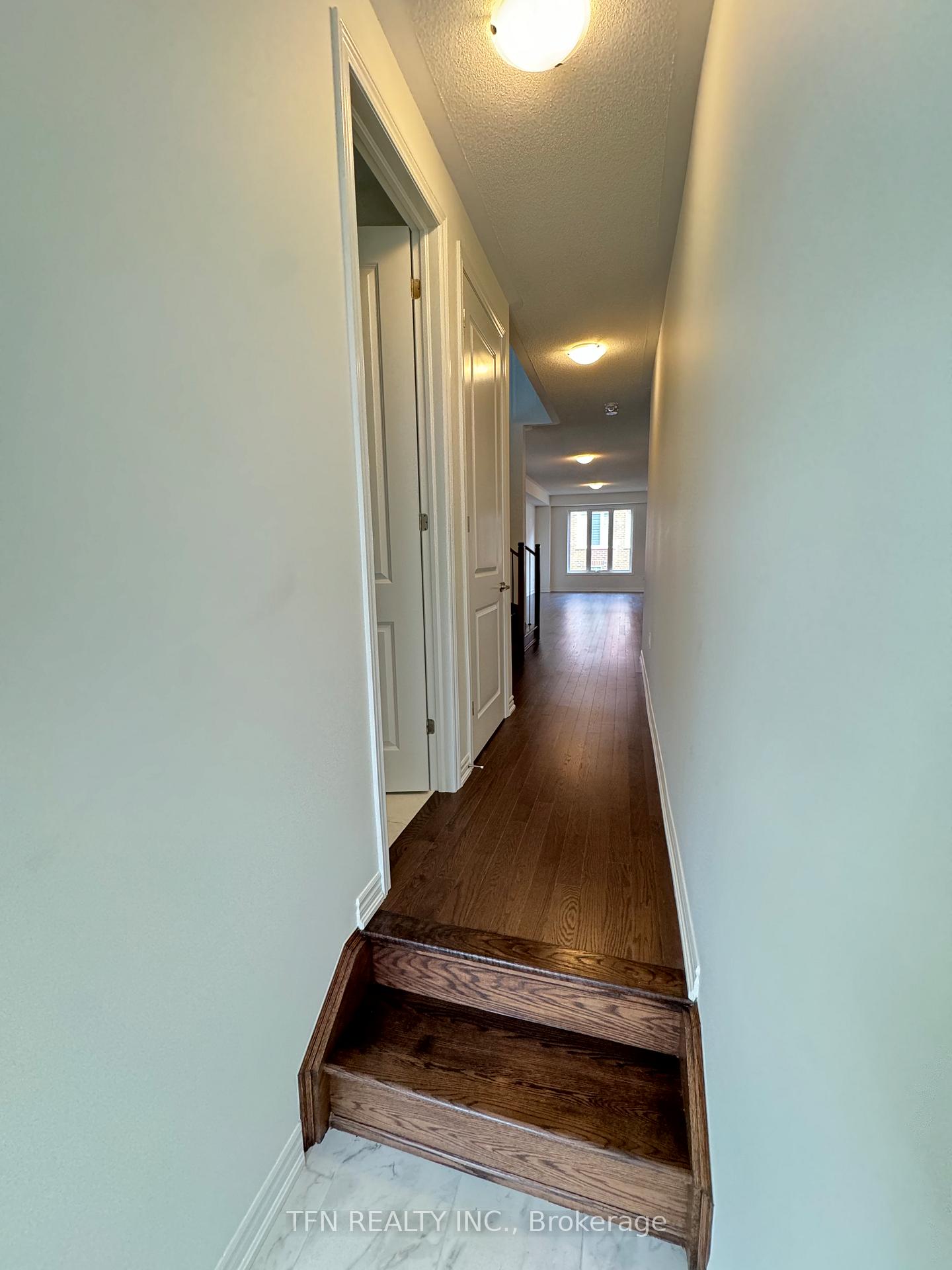 Photo 6 of 46 West Oak Trail, Barrie, Rural Barrie Southeast — HOMEH