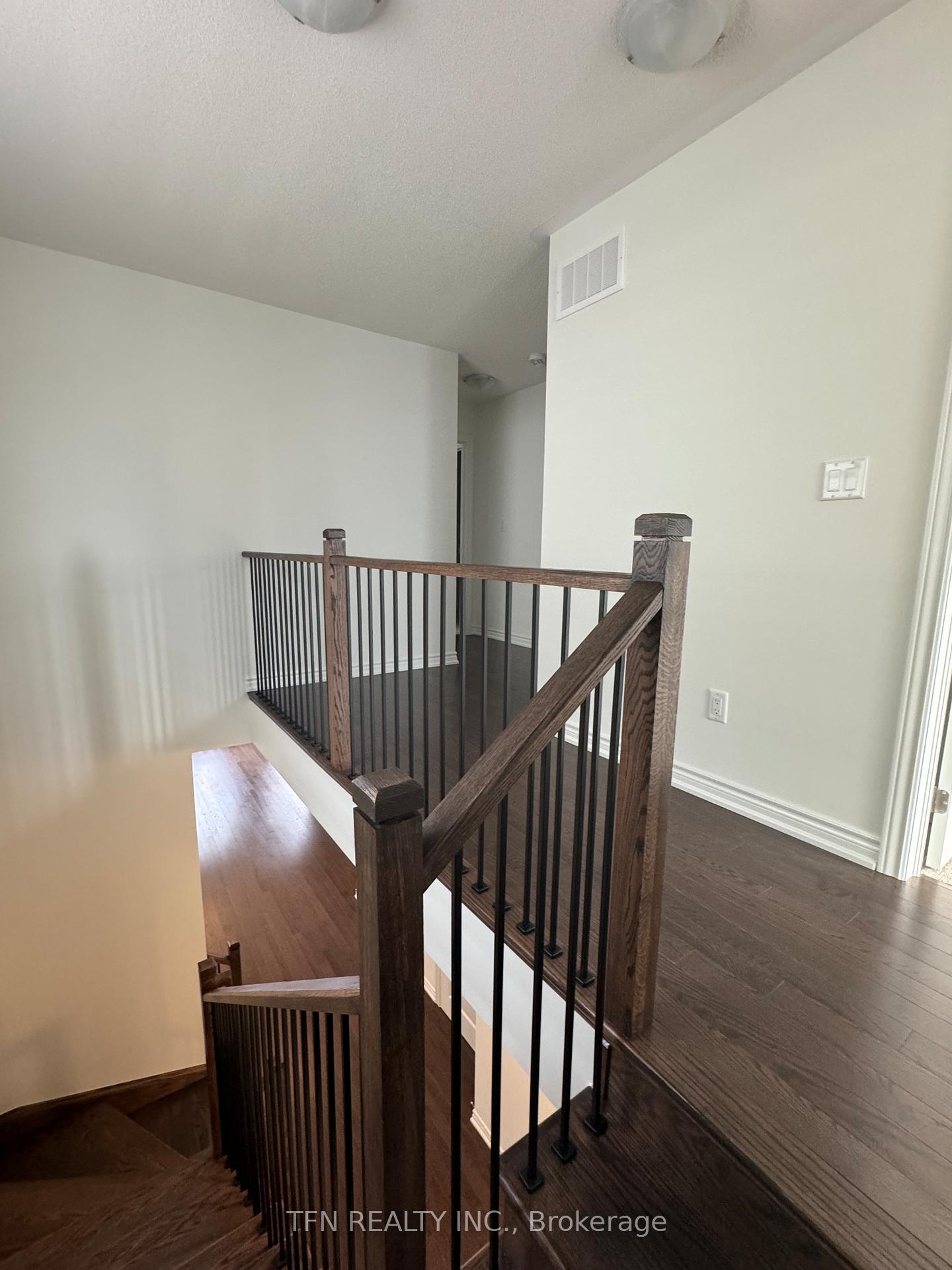 Photo 21 of 46 West Oak Trail, Barrie, Rural Barrie Southeast — HOMEH
